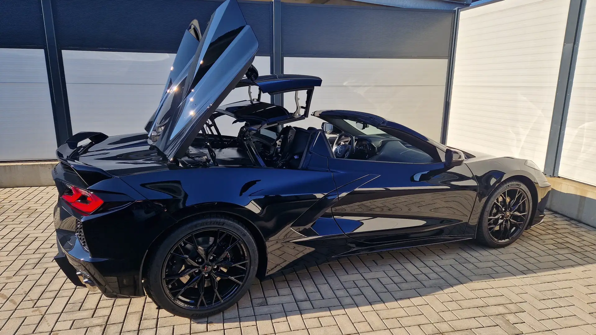 Corvette Stingray C8 CABRIO 3LT 6,2L V8 BLACK-EDITION "Front Lift" Schwarz - 2