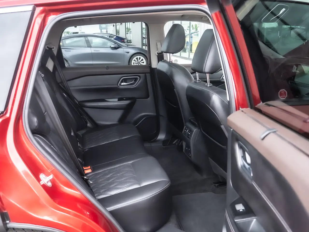 Nissan Rogue снимка Nissan Rogue