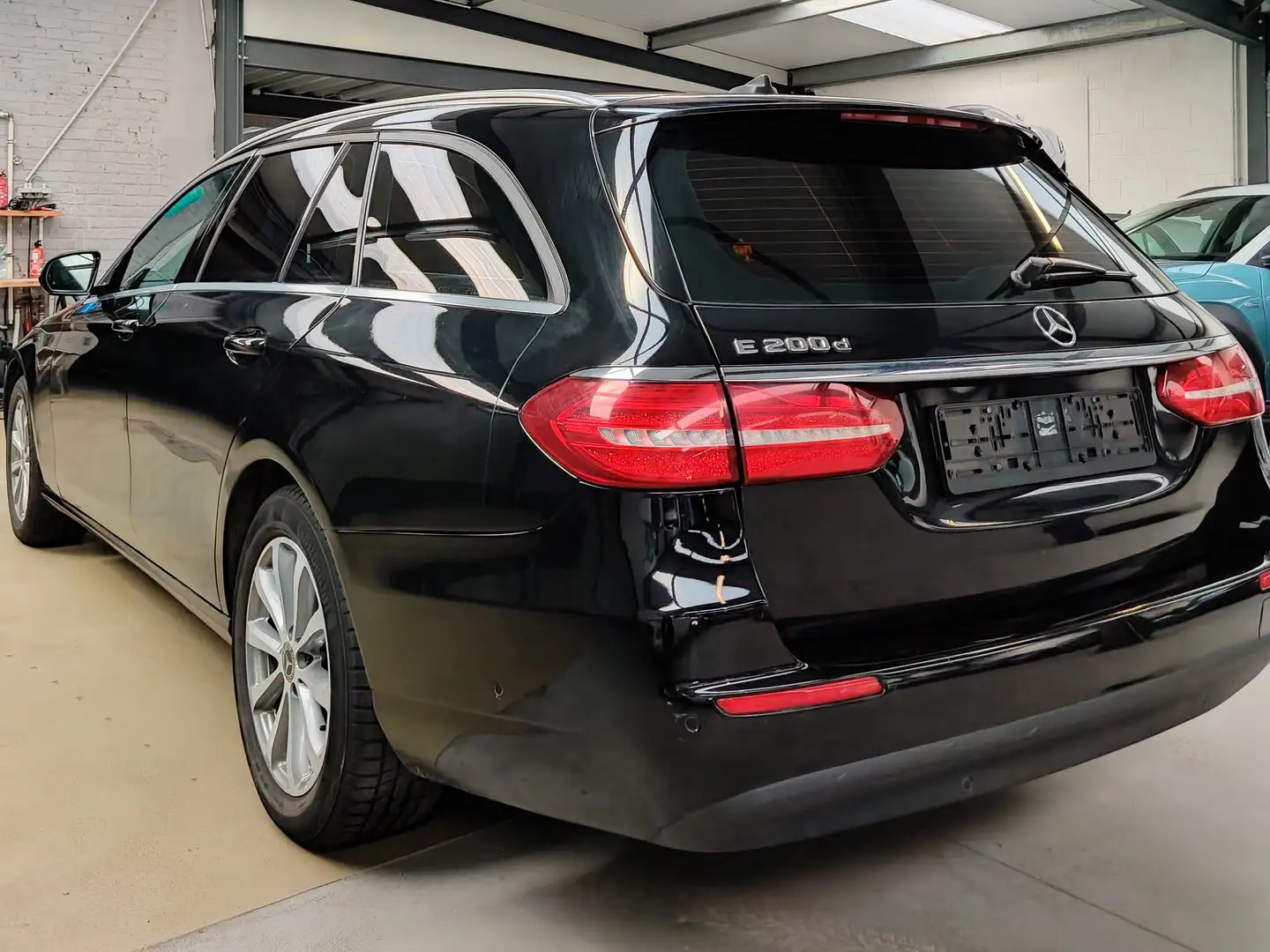 Mercedes-Benz E 200 d Zwart - 2