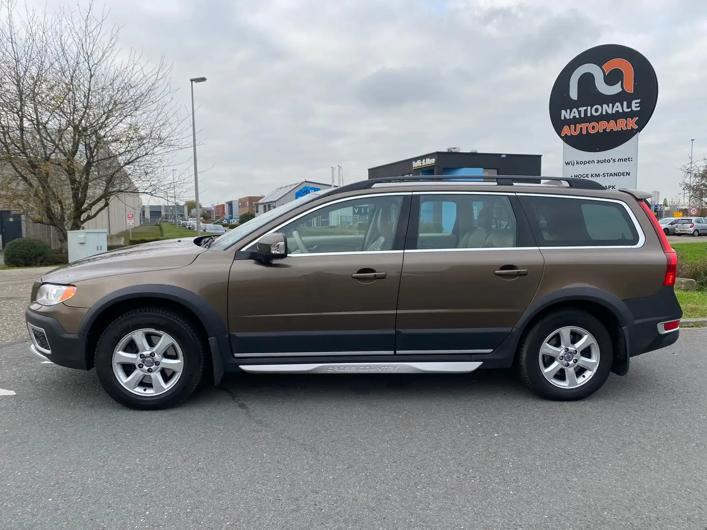Volvo XC70 2013 * 2.4 D5 Summum * AUTOMAAT * EURO 5 *FACELIFT Bruin - 2