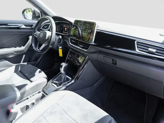 Volkswagen T-Roc view 11