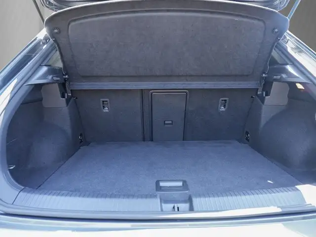 Volkswagen T-Roc view 8
