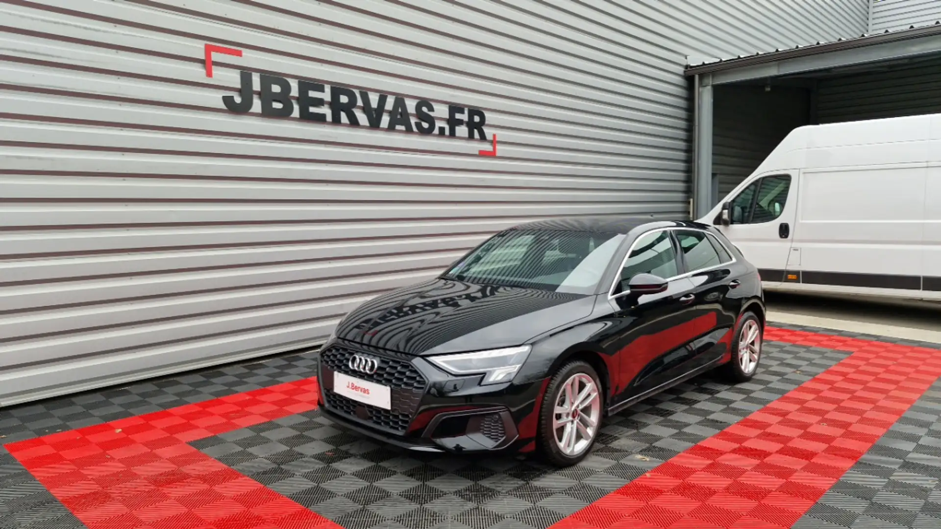 Audi A3 30 TFSI MILD HYBRID 110 S tronic 7 BUSINESS LIN Zwart - 1