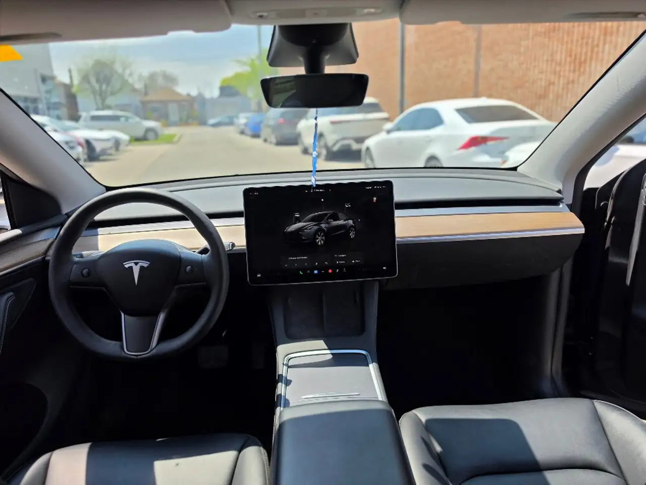 Tesla Model Y снимка Tesla Model Y