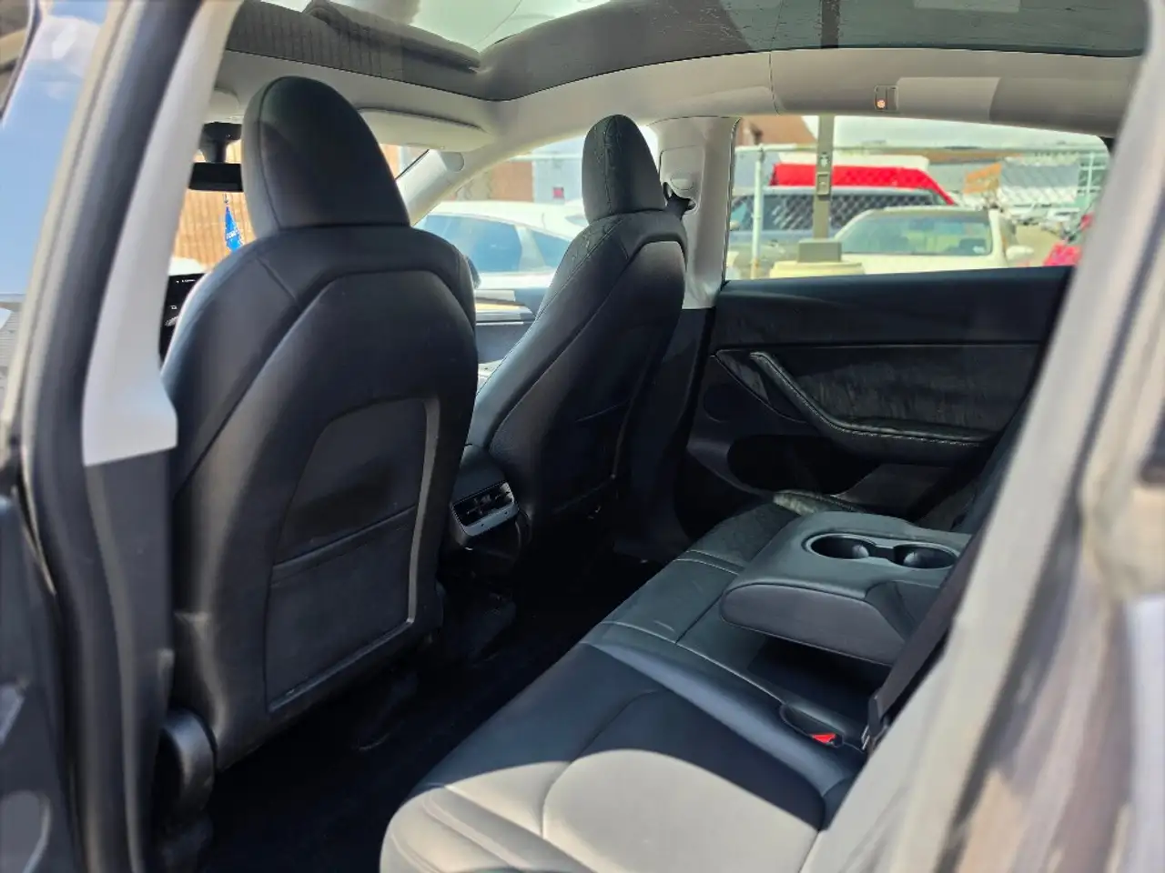 Tesla Model Y снимка Tesla Model Y