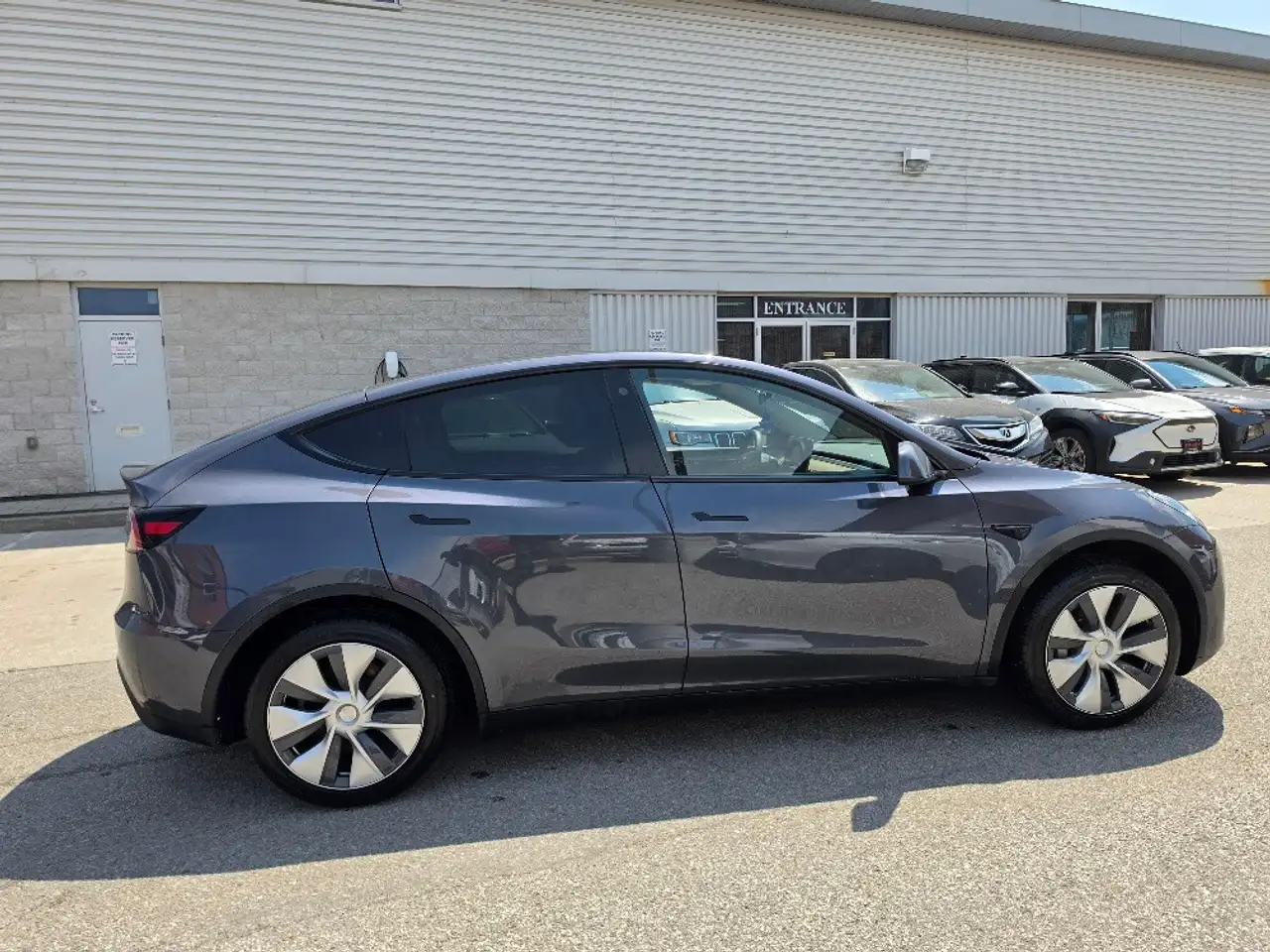 Tesla Model Y снимка Tesla Model Y