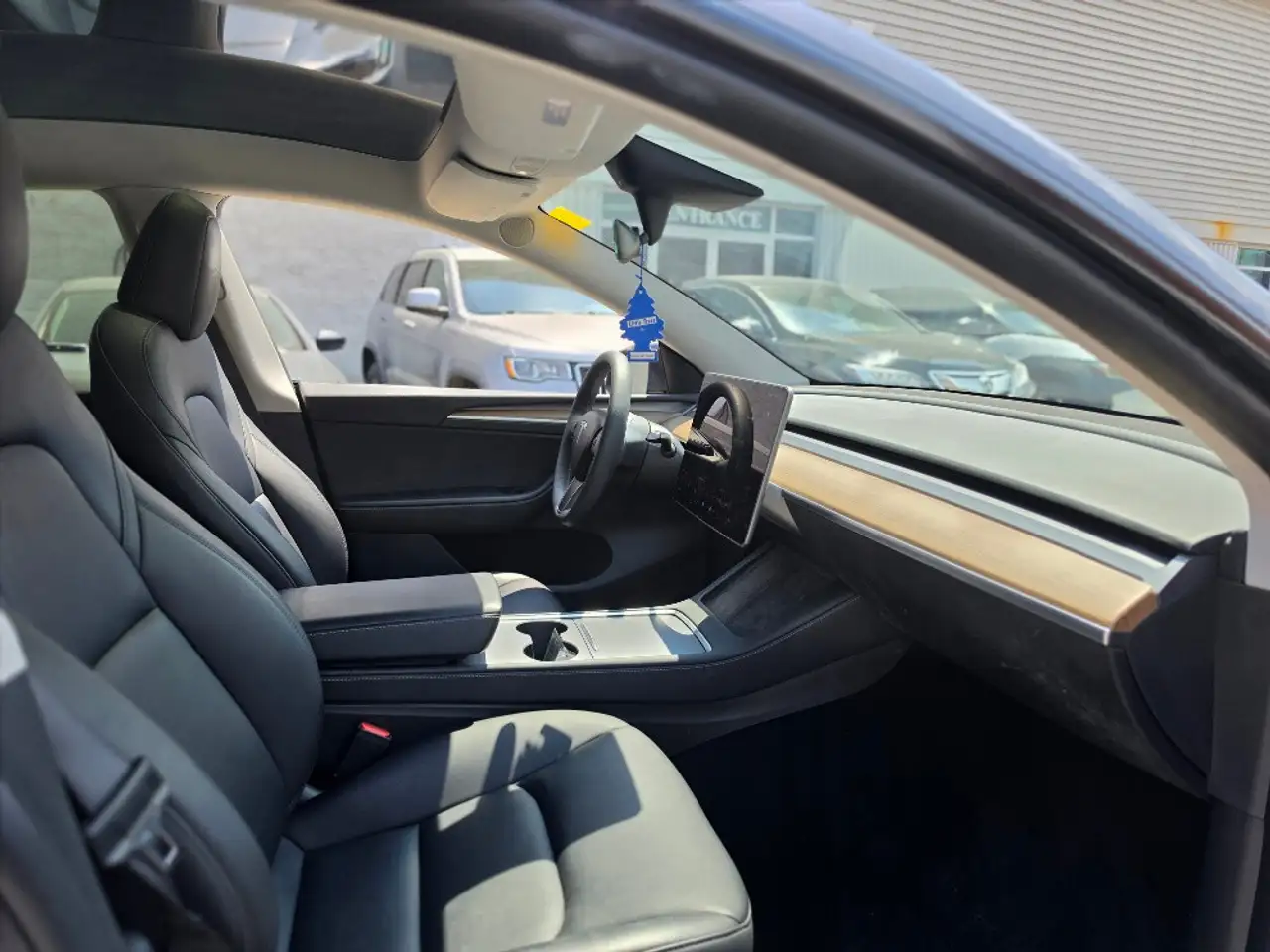 Tesla Model Y снимка Tesla Model Y