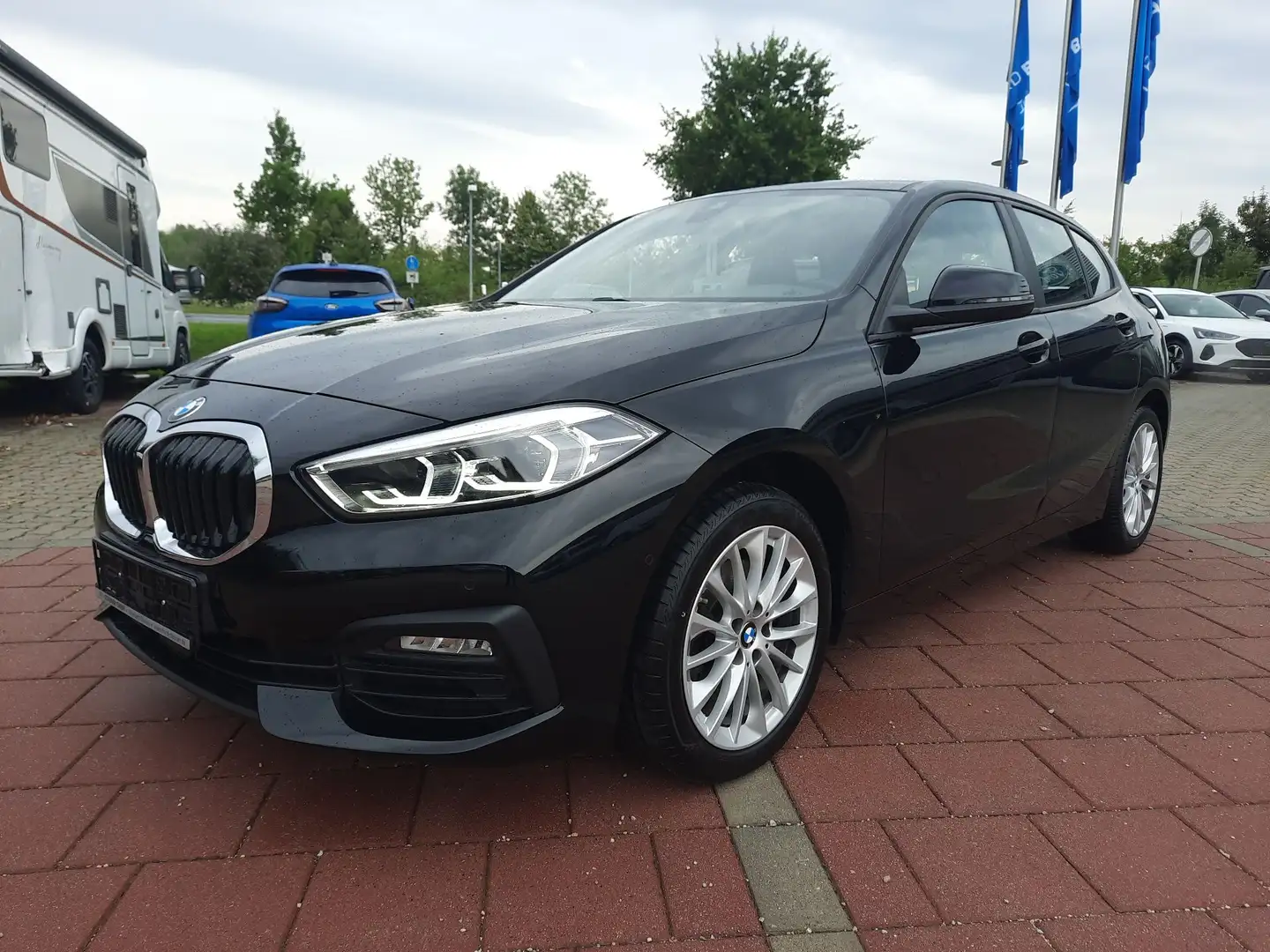 BMW 118 i Advantage ACC Navi Kamera DAB Lenkradhei Zwart - 2