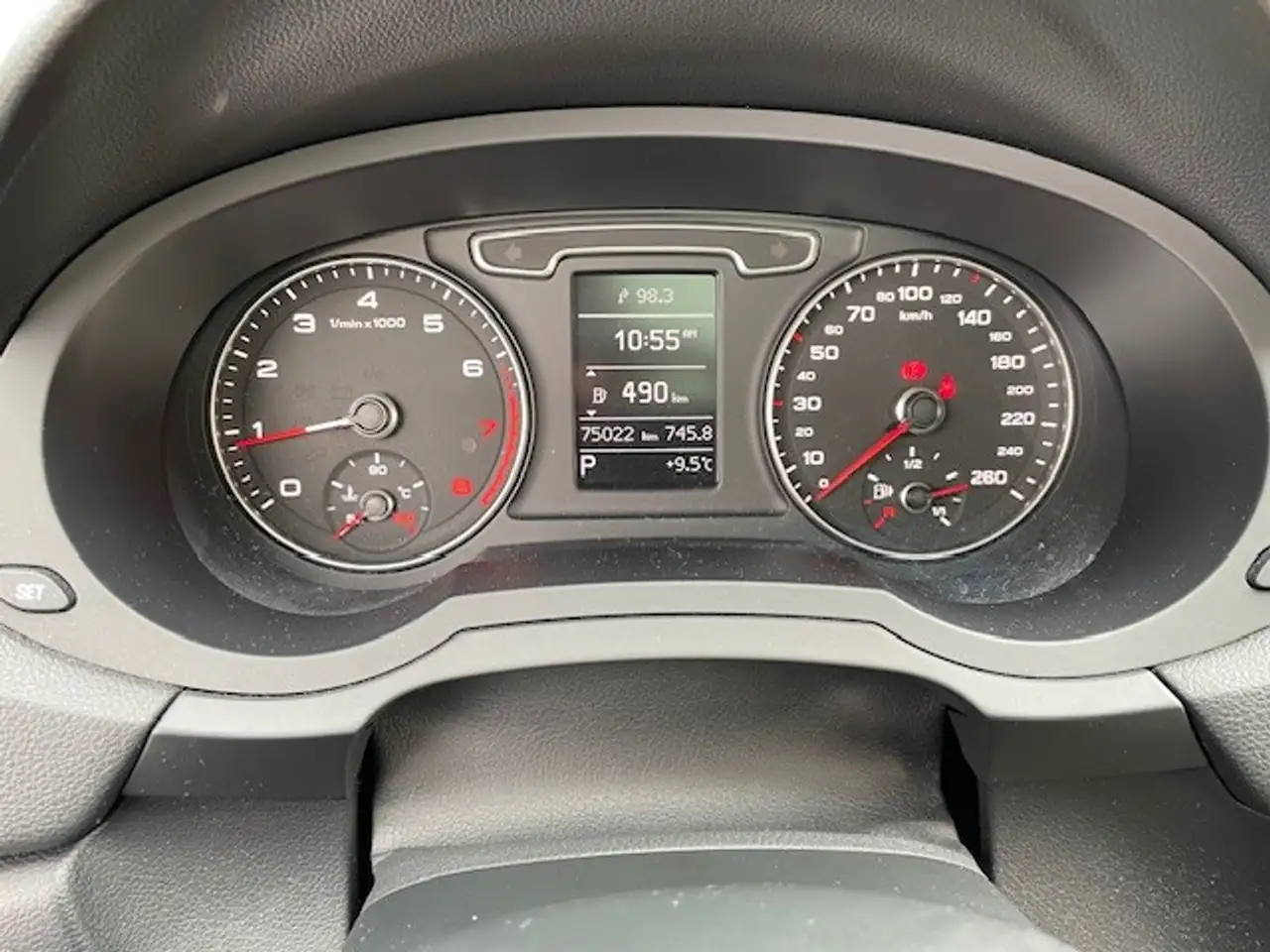 Audi Q3 снимка Audi Q3