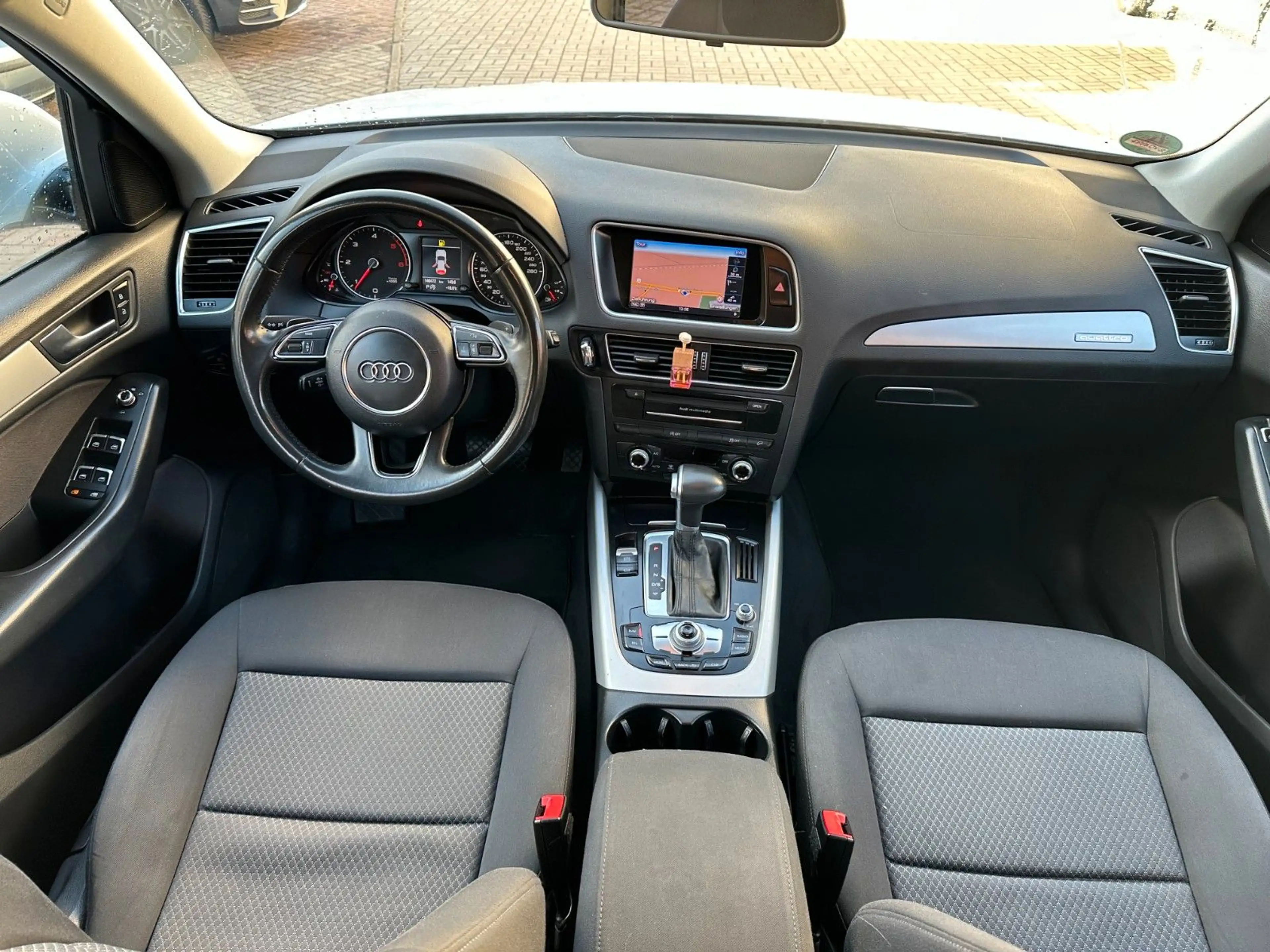 Audi Q5 2.0 TDI 140 kW quattro Autom-Navi — photo 10
