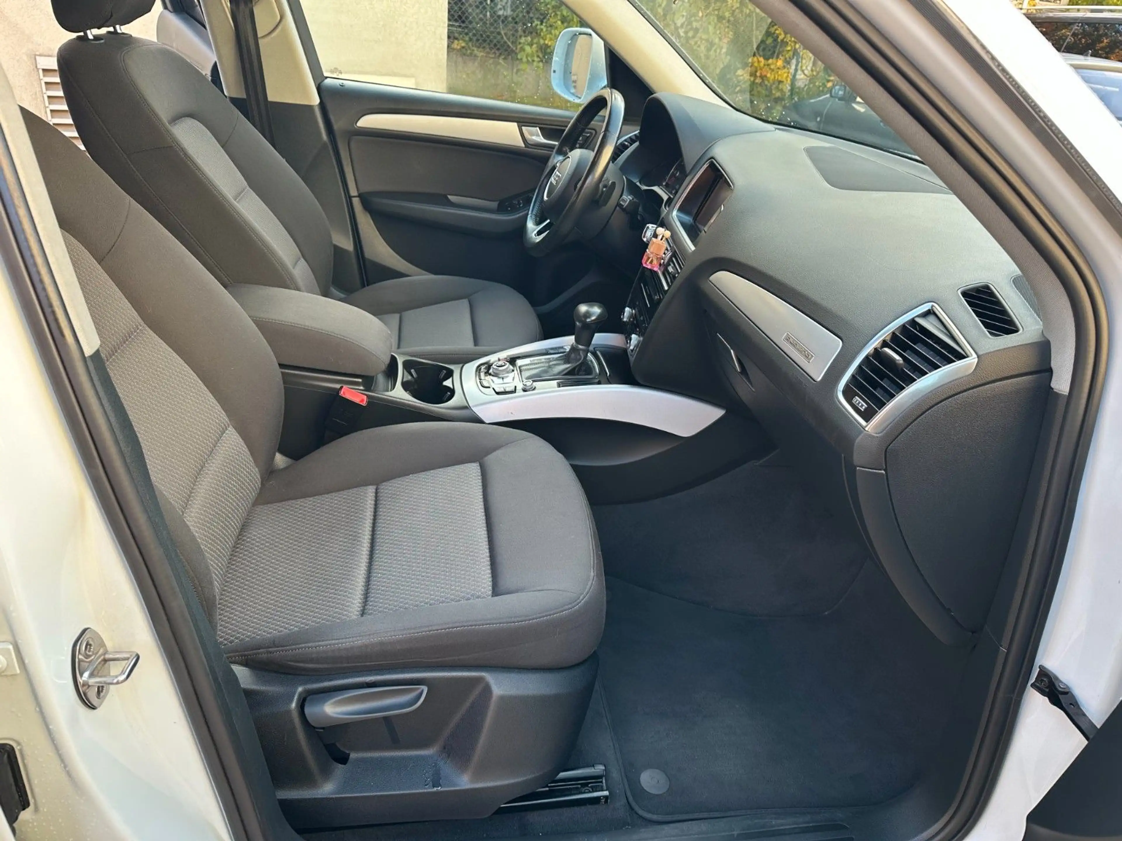 Audi Q5 2.0 TDI 140 kW quattro Autom-Navi — photo 12