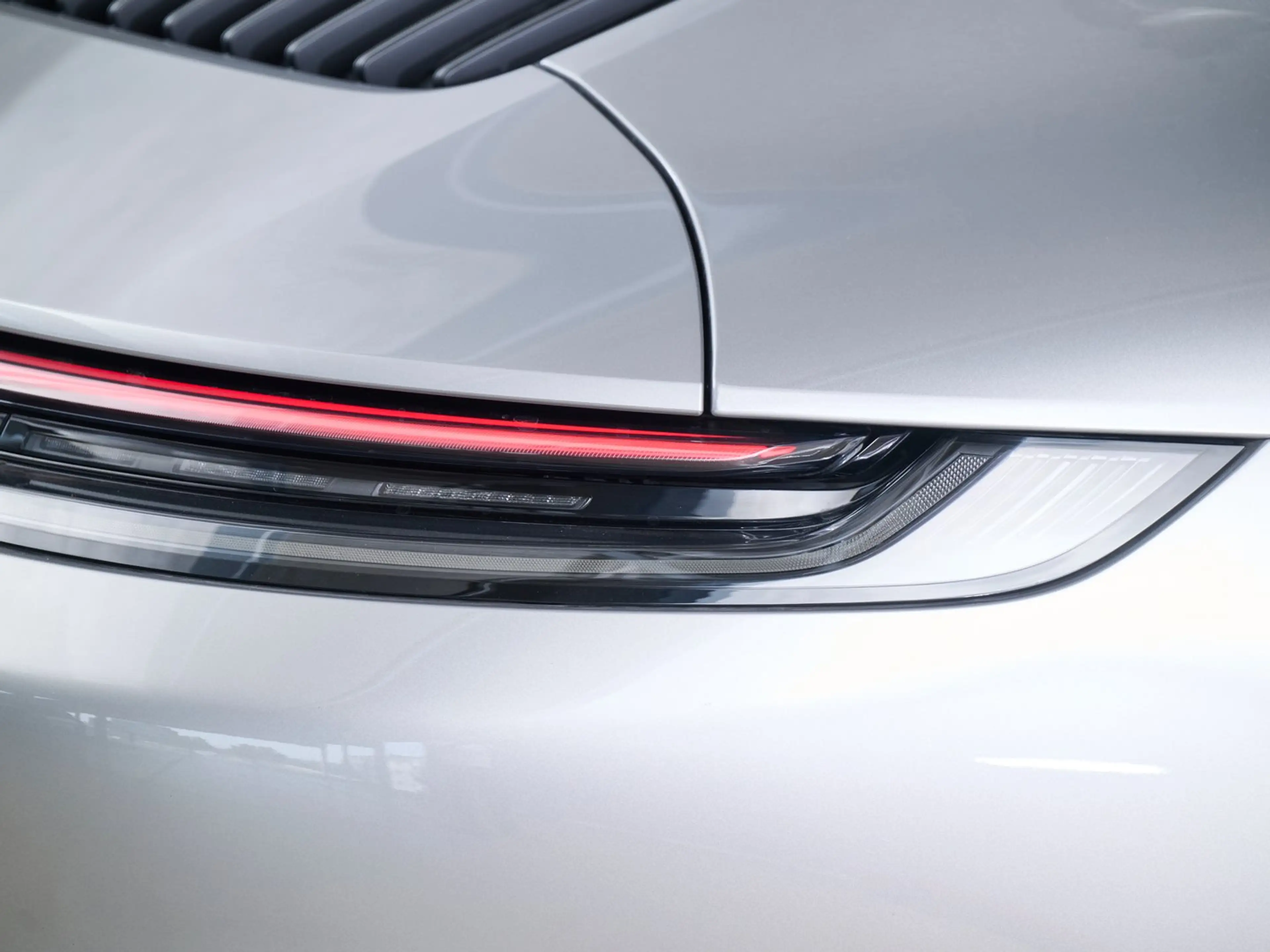 Porsche 911 Carrera 4 GTS — photo 12