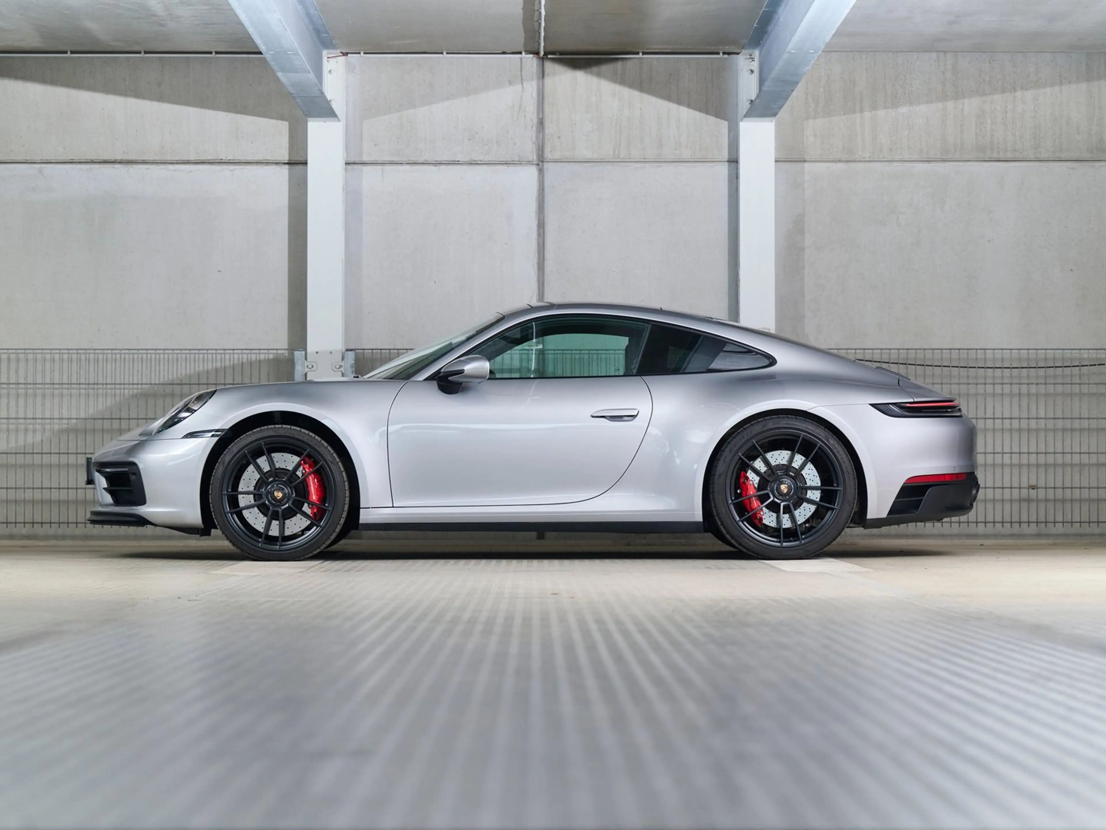 Porsche 911 Carrera 4 GTS — photo 3