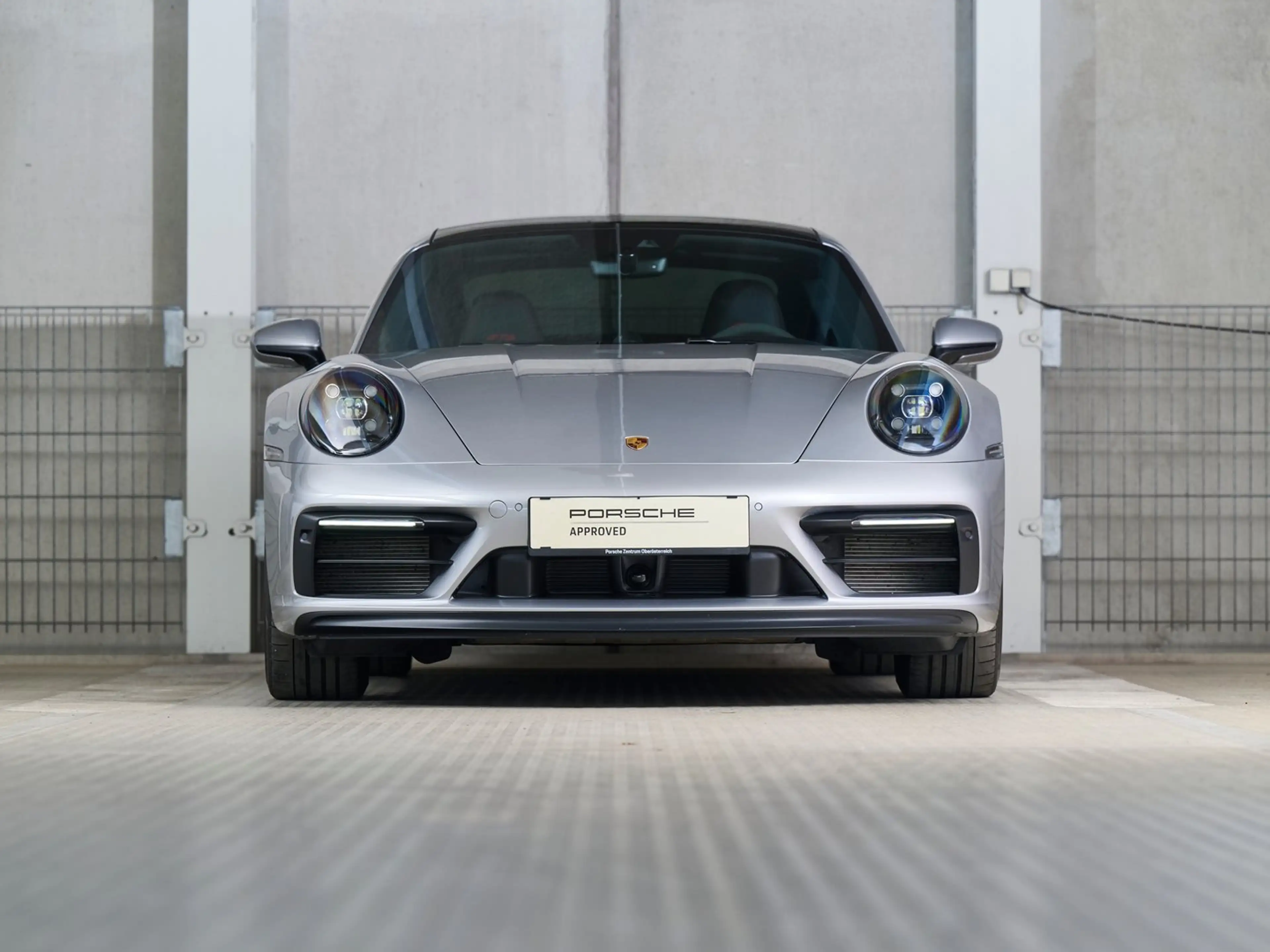 Porsche 911 Carrera 4 GTS — photo 5