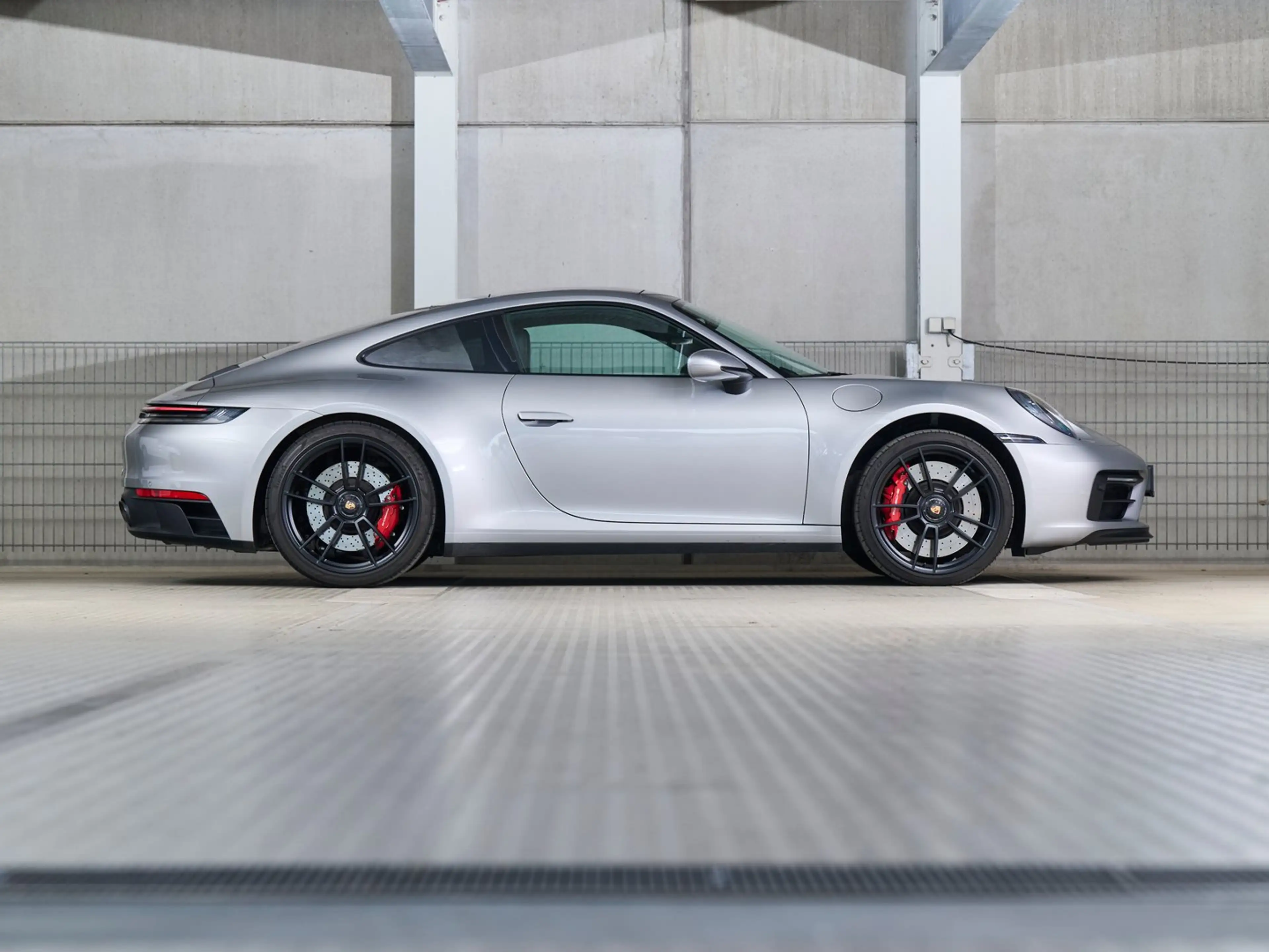 Porsche 911 Carrera 4 GTS — photo 2