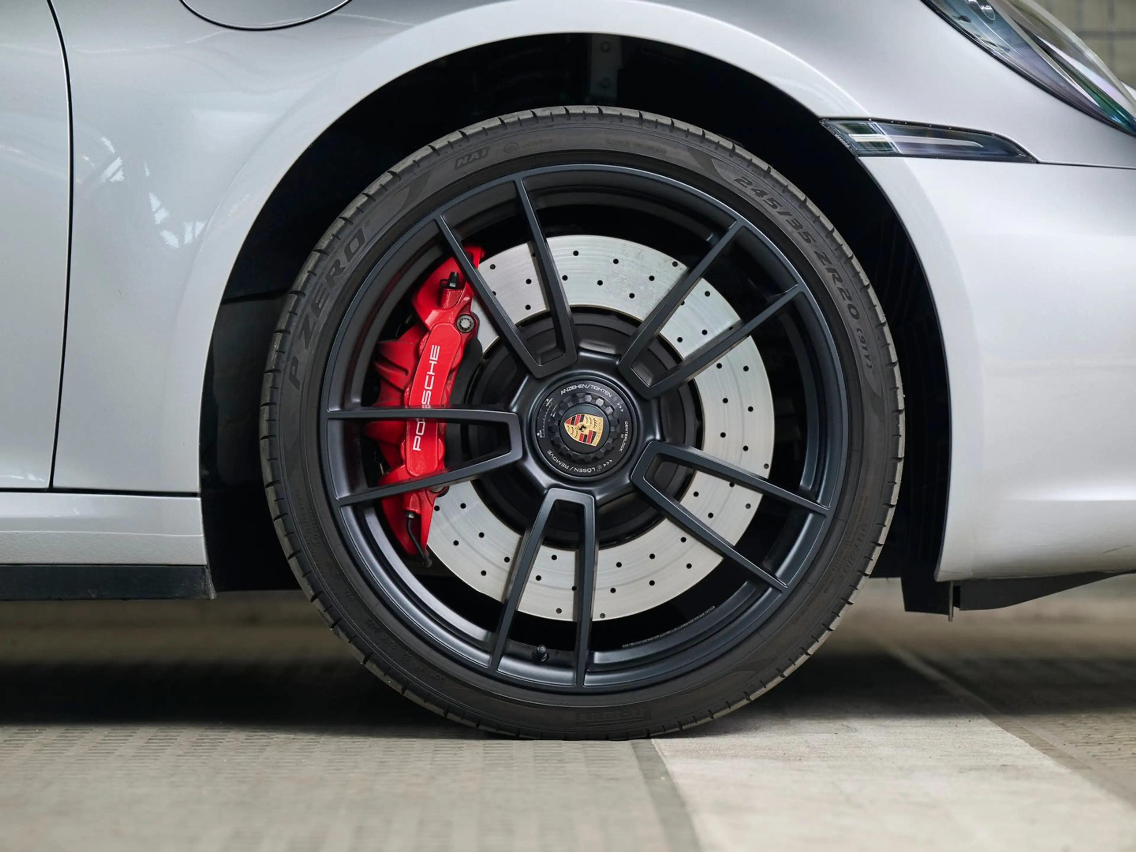 Porsche 911 Carrera 4 GTS — photo 7
