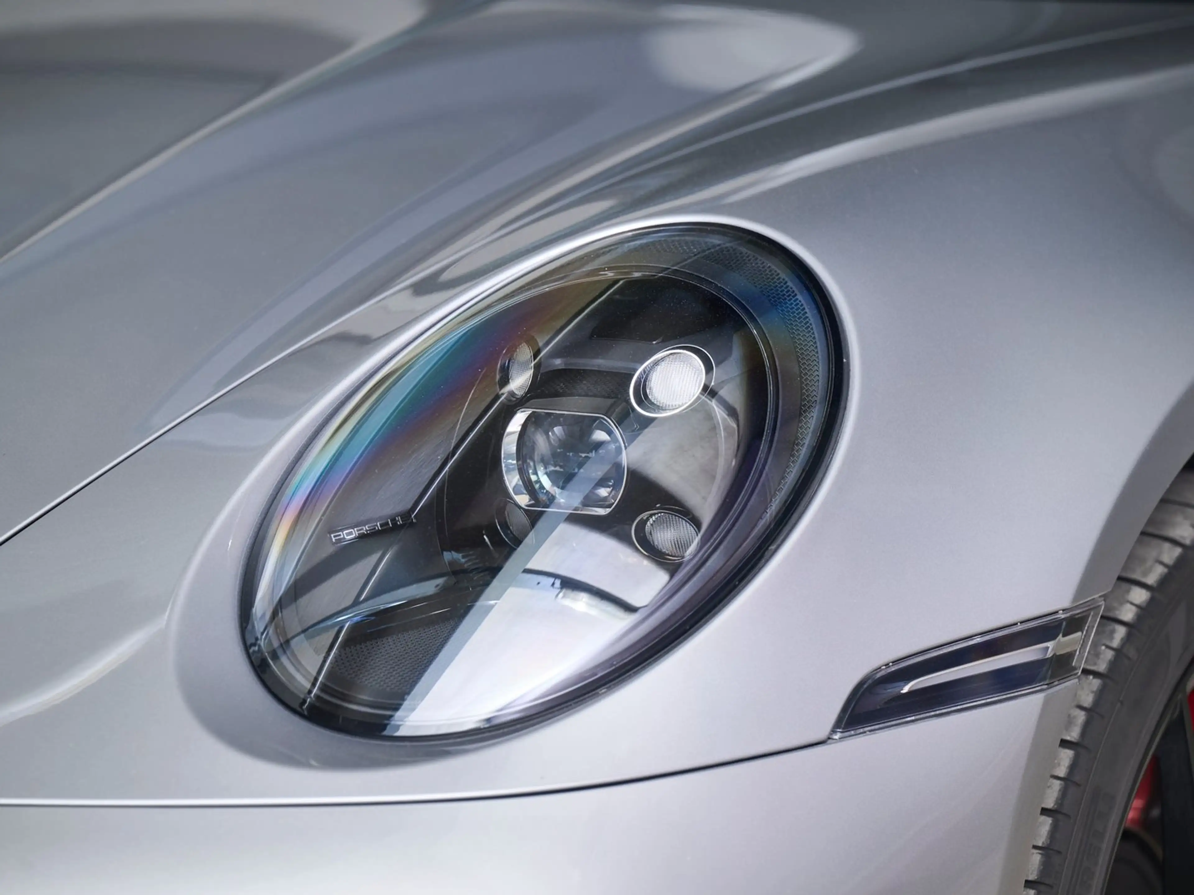 Porsche 911 Carrera 4 GTS — photo 11