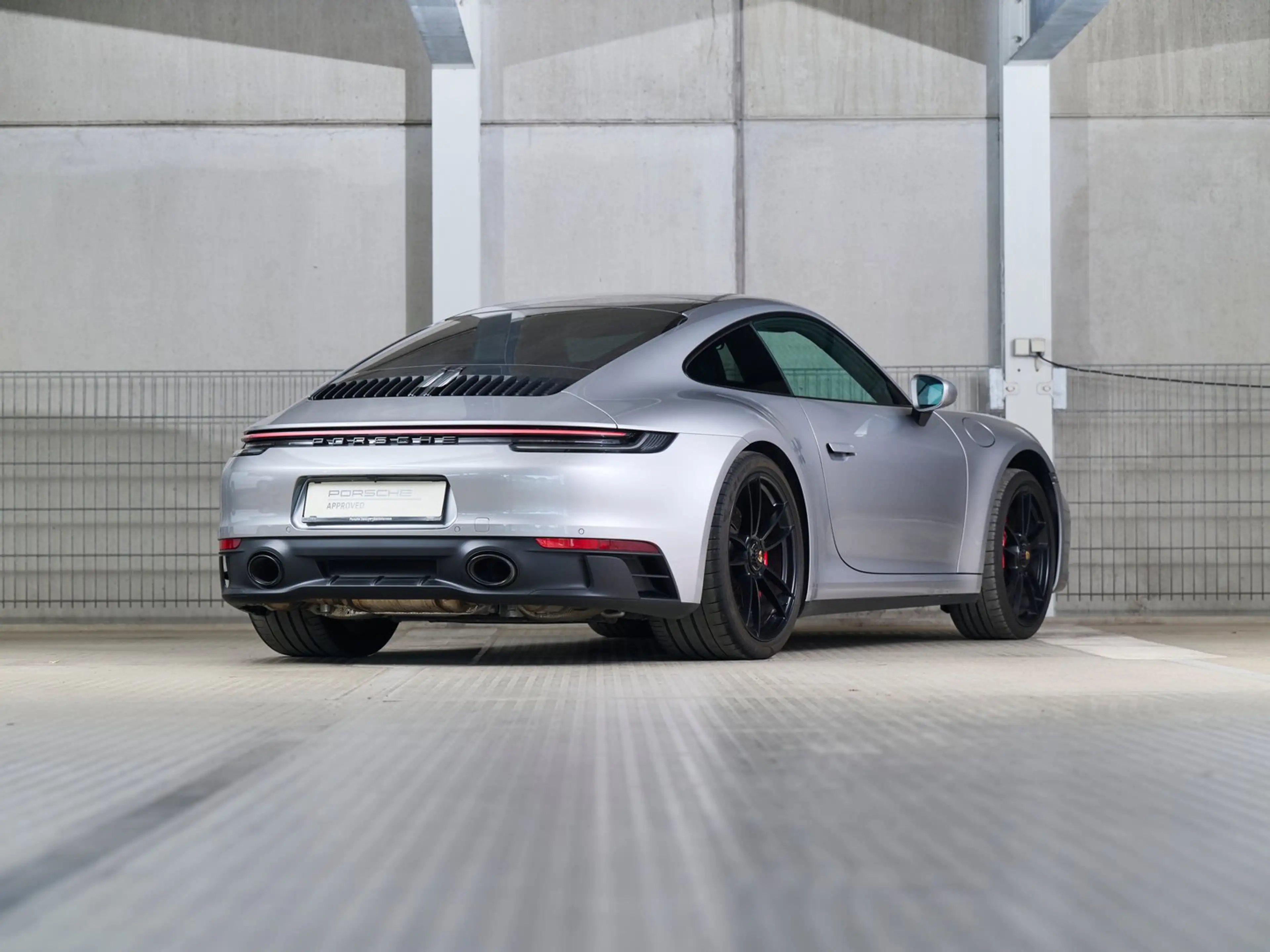 Porsche 911 Carrera 4 GTS — photo 4