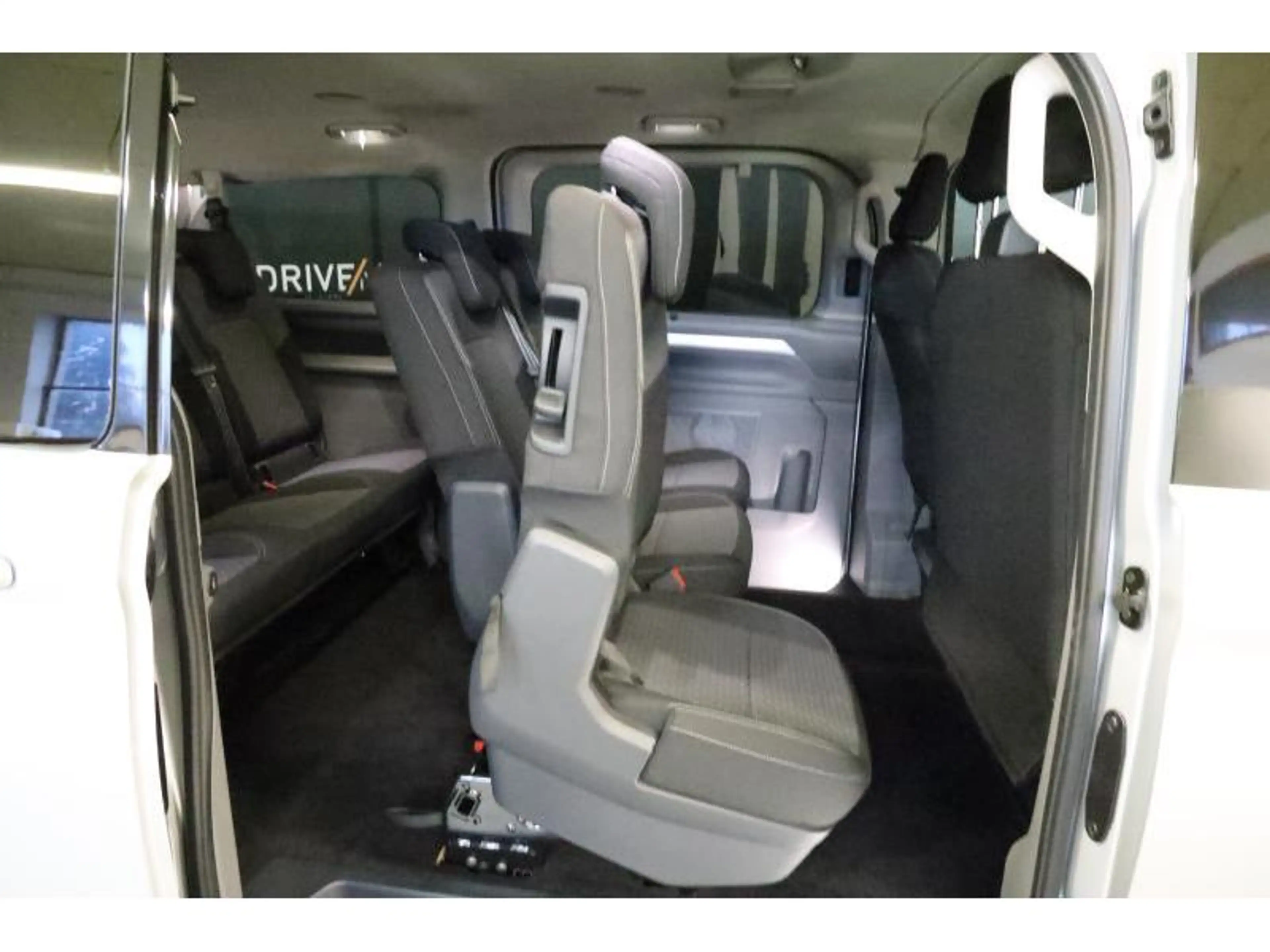 Volkswagen T7 Caravelle Style long A8 — photo 15