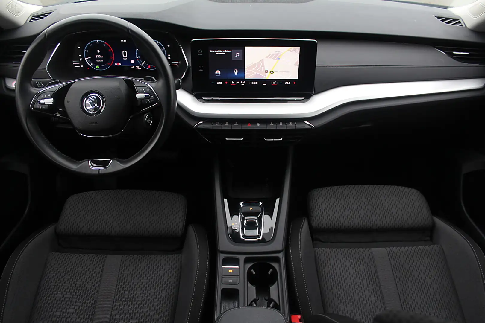 Skoda Octavia Combi 2,0 TDI Clever DSG AHK, Kamera, Massage, ... Schwarz - 2