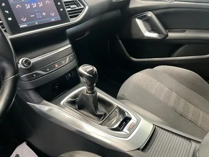 Peugeot 308 2021, foto 32