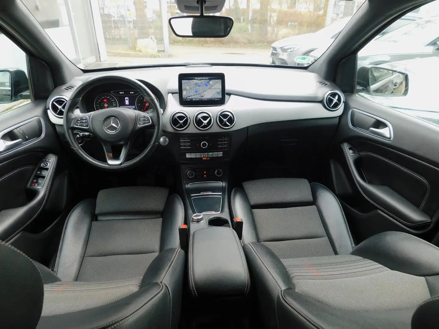 Mercedes-Benz B 200 d PEAK Edition Kamera StandHZ  Xenon Navi Schwarz - 2