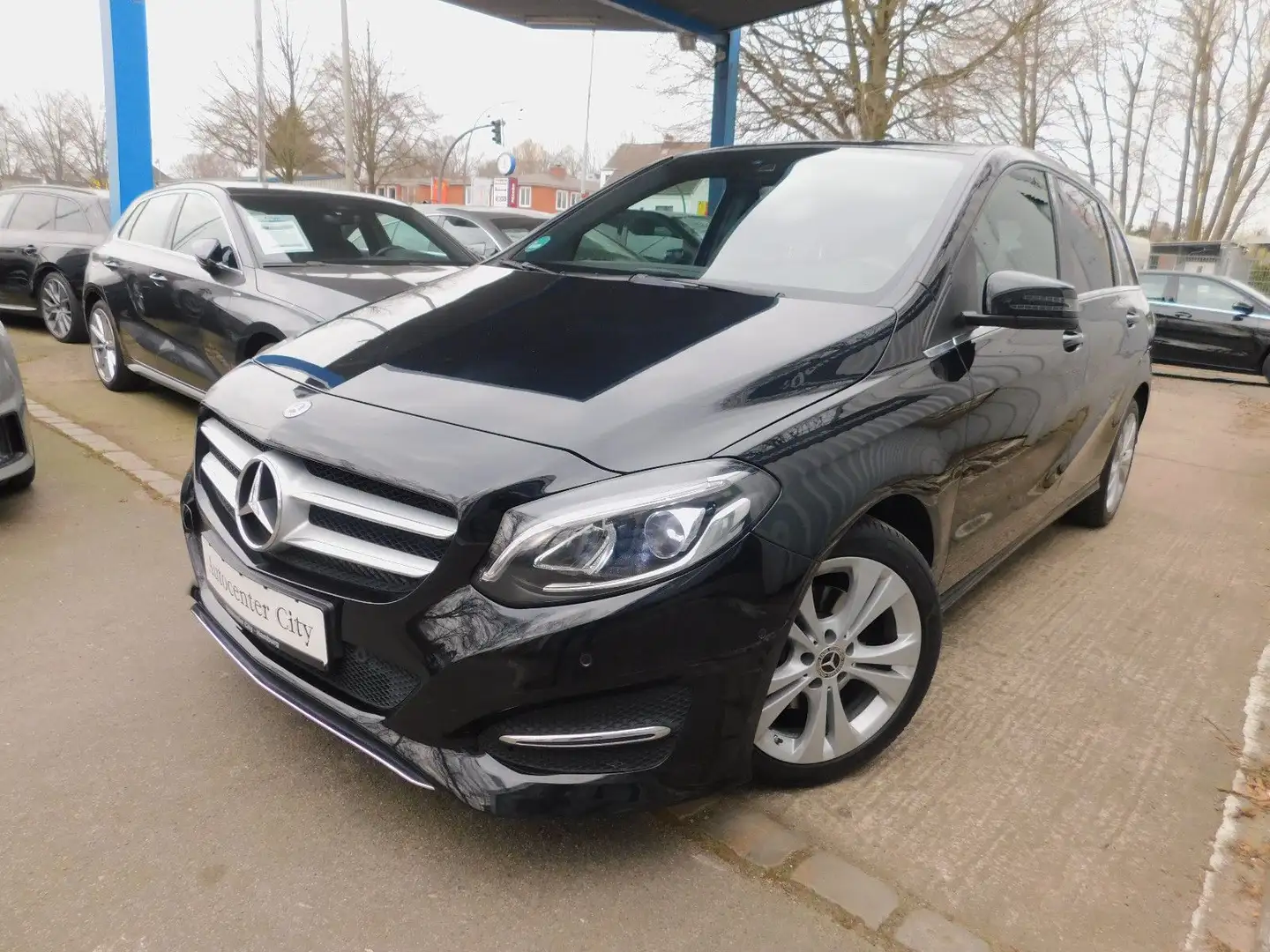 Mercedes-Benz B 200 d PEAK Edition Kamera StandHZ  Xenon Navi Schwarz - 1
