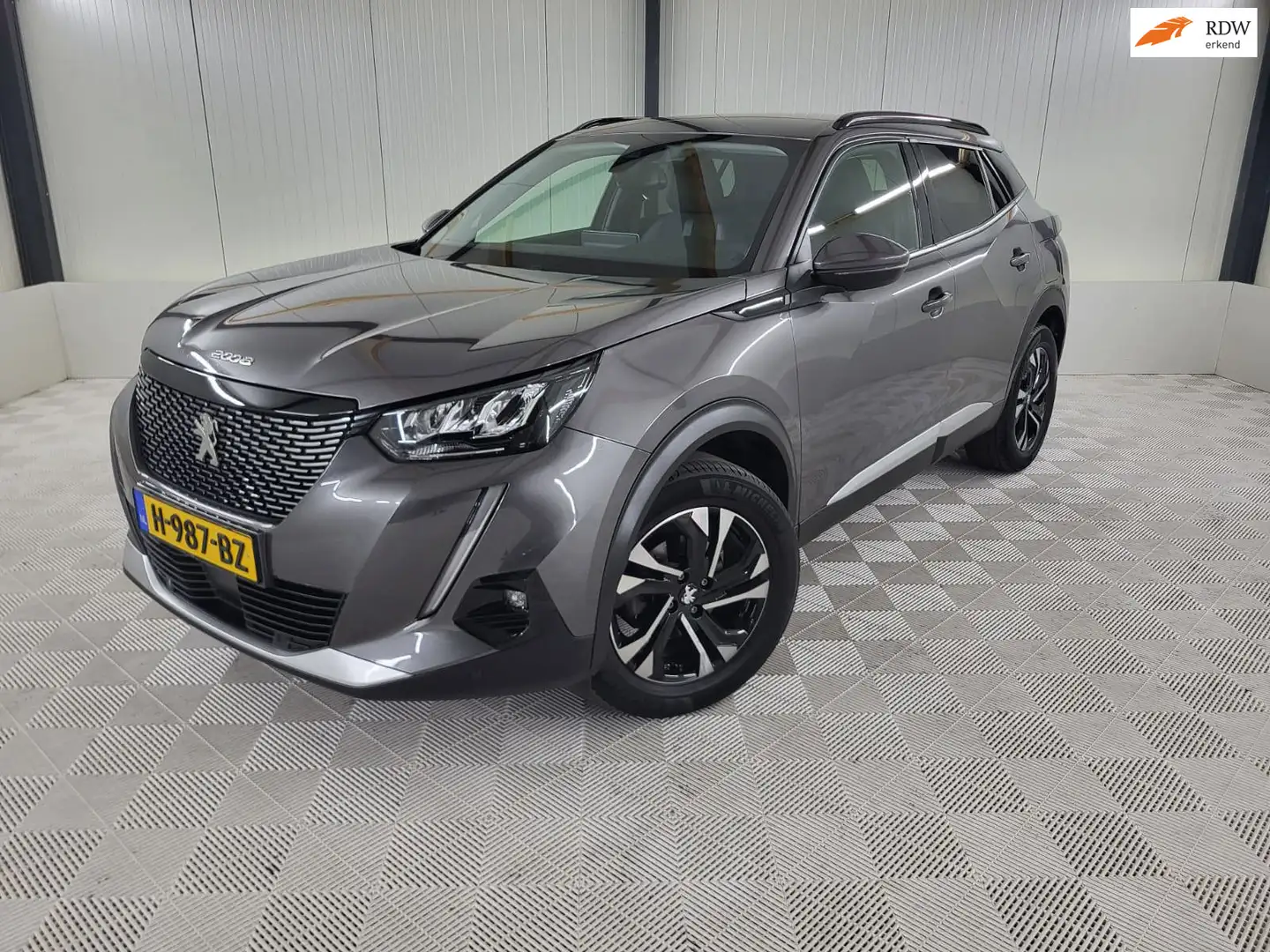 Peugeot 2008 1.2 PureTech Blue Lease Allure, Trekhaak Grau - 1