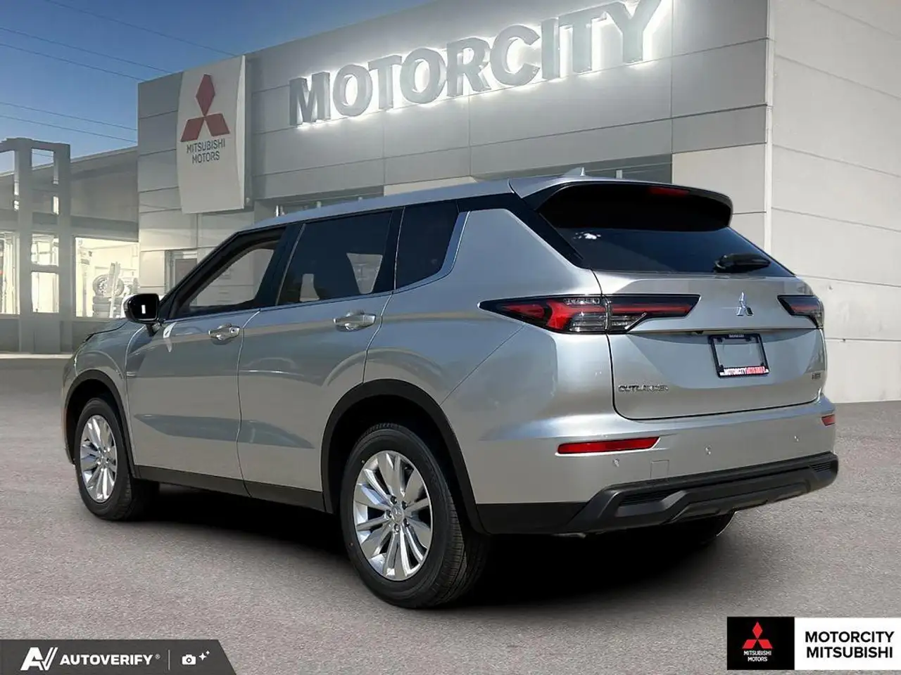 Mitsubishi Outlander снимка Mitsubishi Outlander