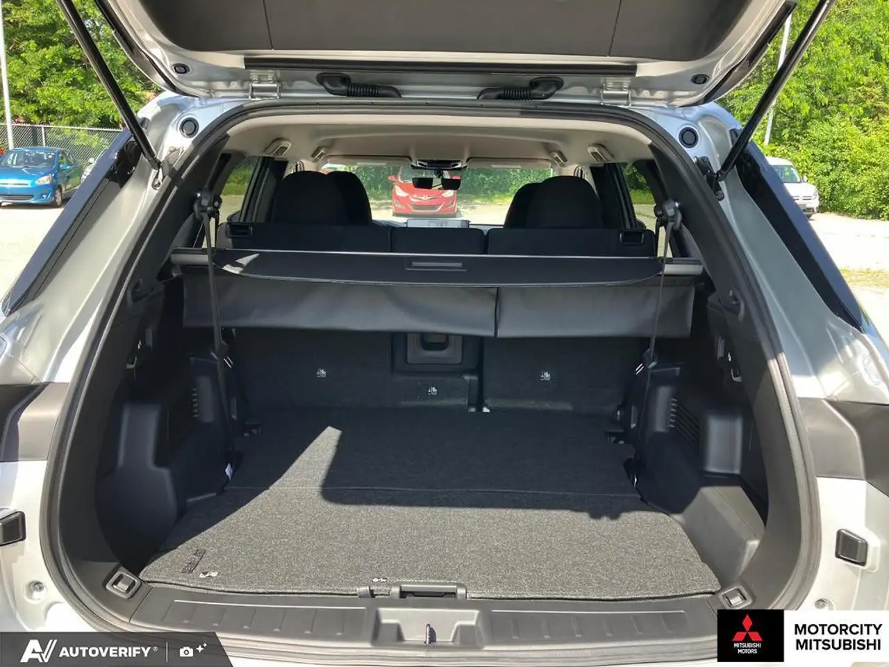 Mitsubishi Outlander снимка Mitsubishi Outlander