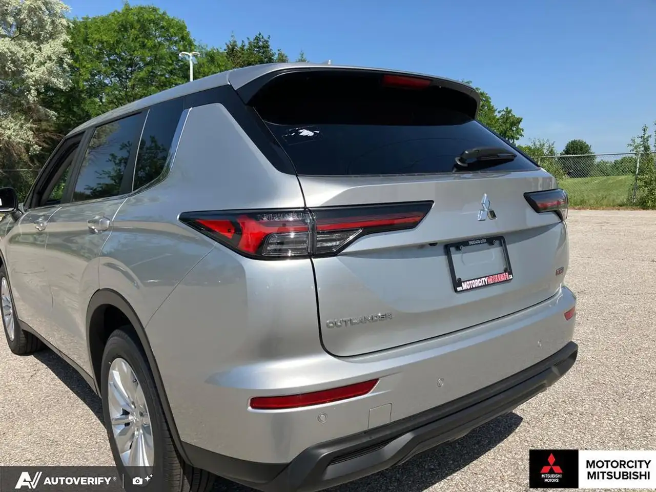 Mitsubishi Outlander снимка Mitsubishi Outlander