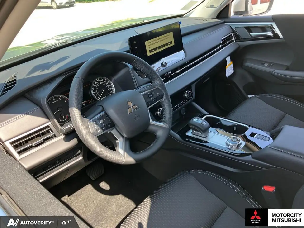 Mitsubishi Outlander снимка Mitsubishi Outlander