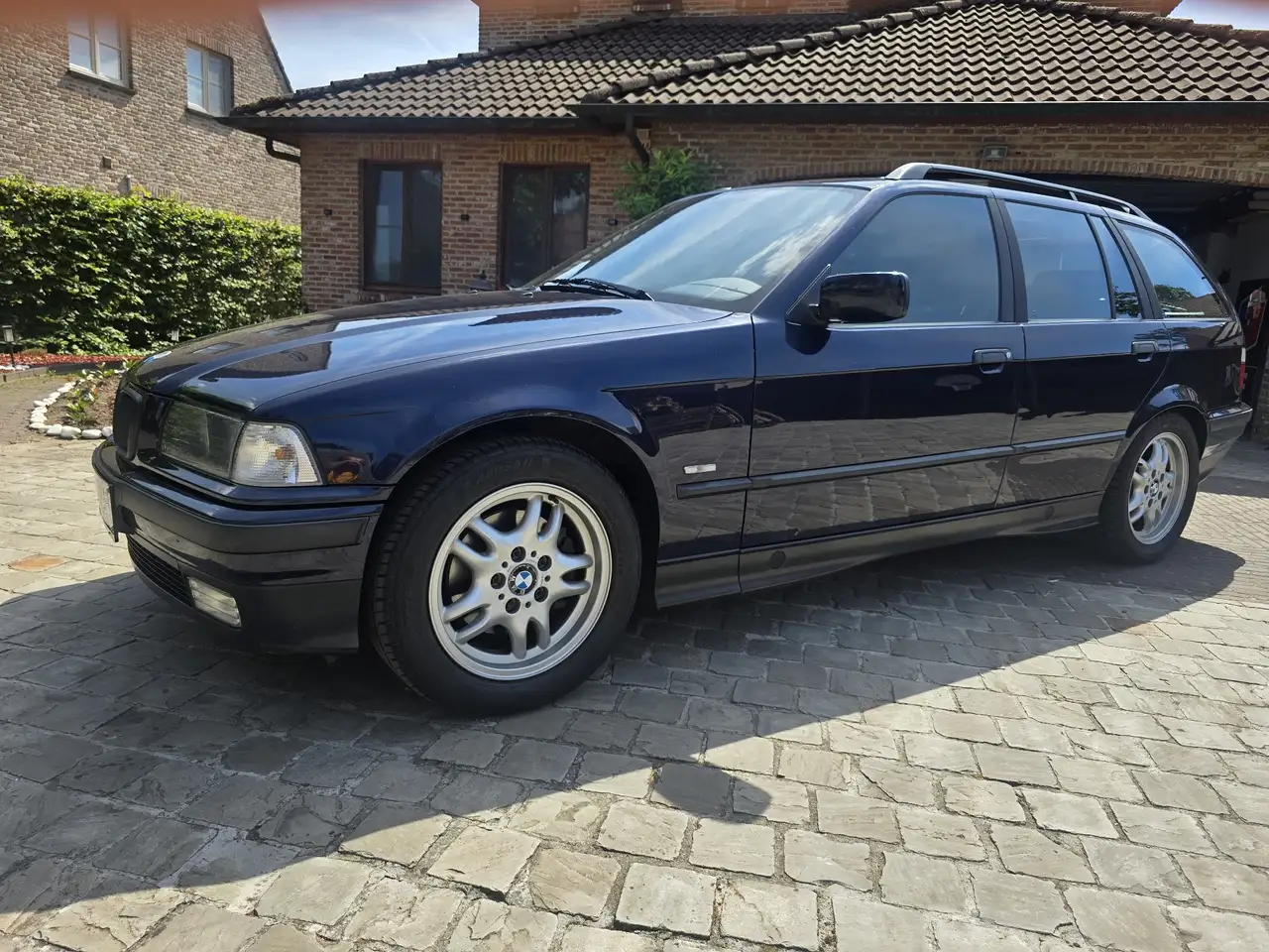 BMW 320i touring Exclusiv Edition, foto 1