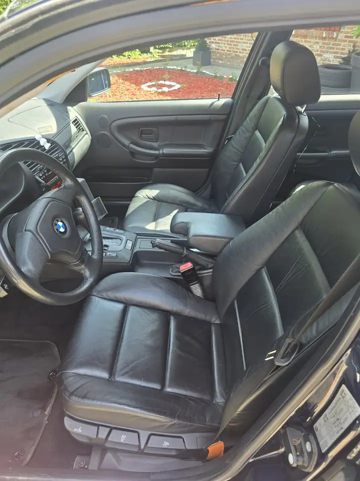 BMW 320i touring Exclusiv Edition, foto 12