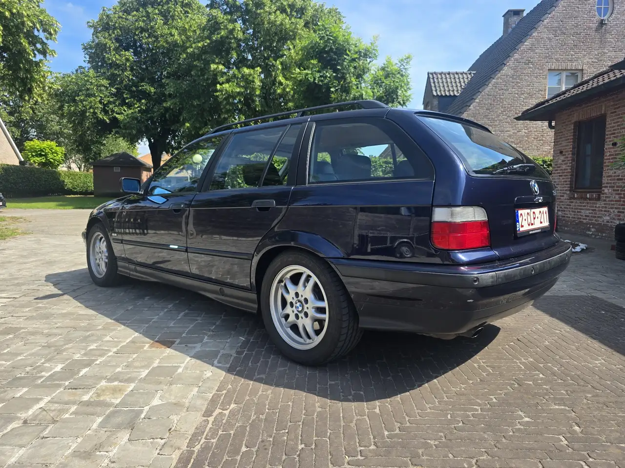 BMW 320i touring Exclusiv Edition, foto 3