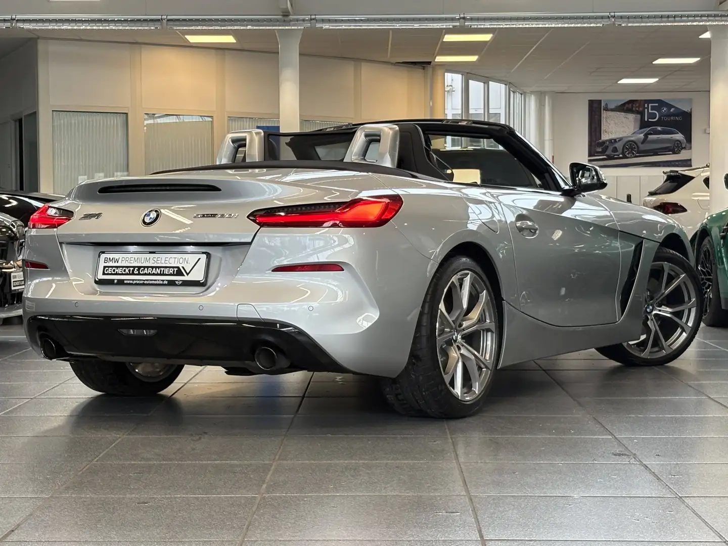 BMW Z4 sDrive20i Sport Line PDC CarPlay Shz HiFi 19" LMR Zilver - 2