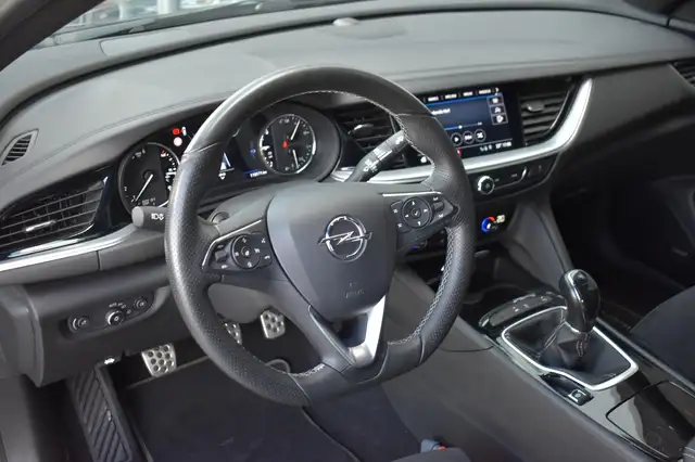 Opel Insignia view 3