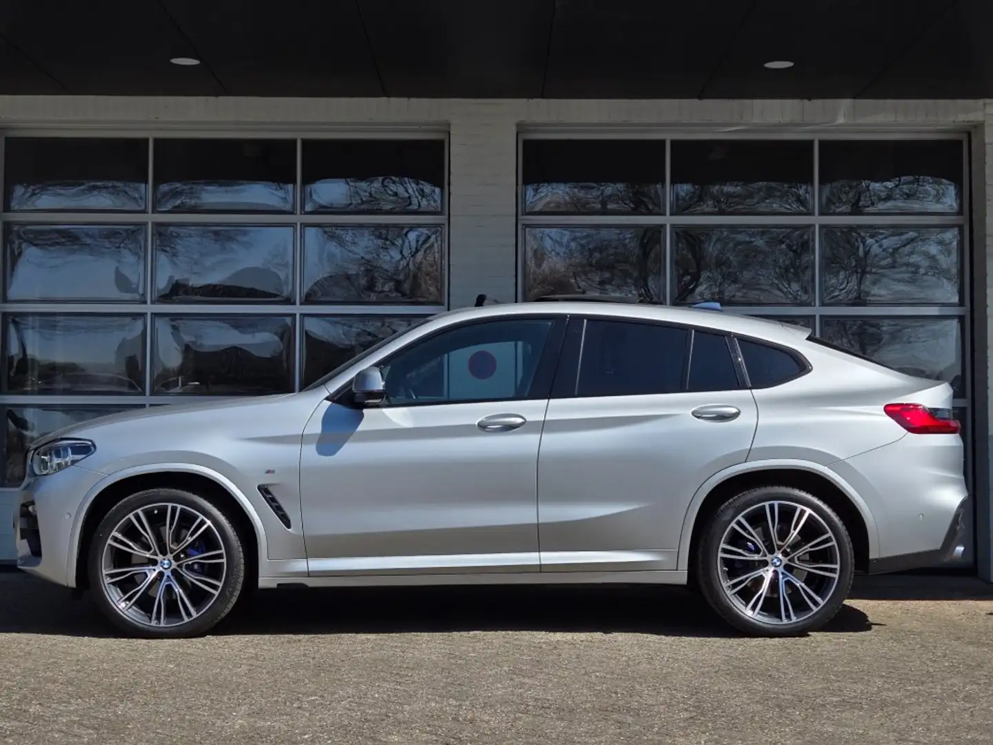 BMW X4 XDRIVE30I M SPORT I PANORAMA I 360 CAMERA I HEAD U Grijs - 2