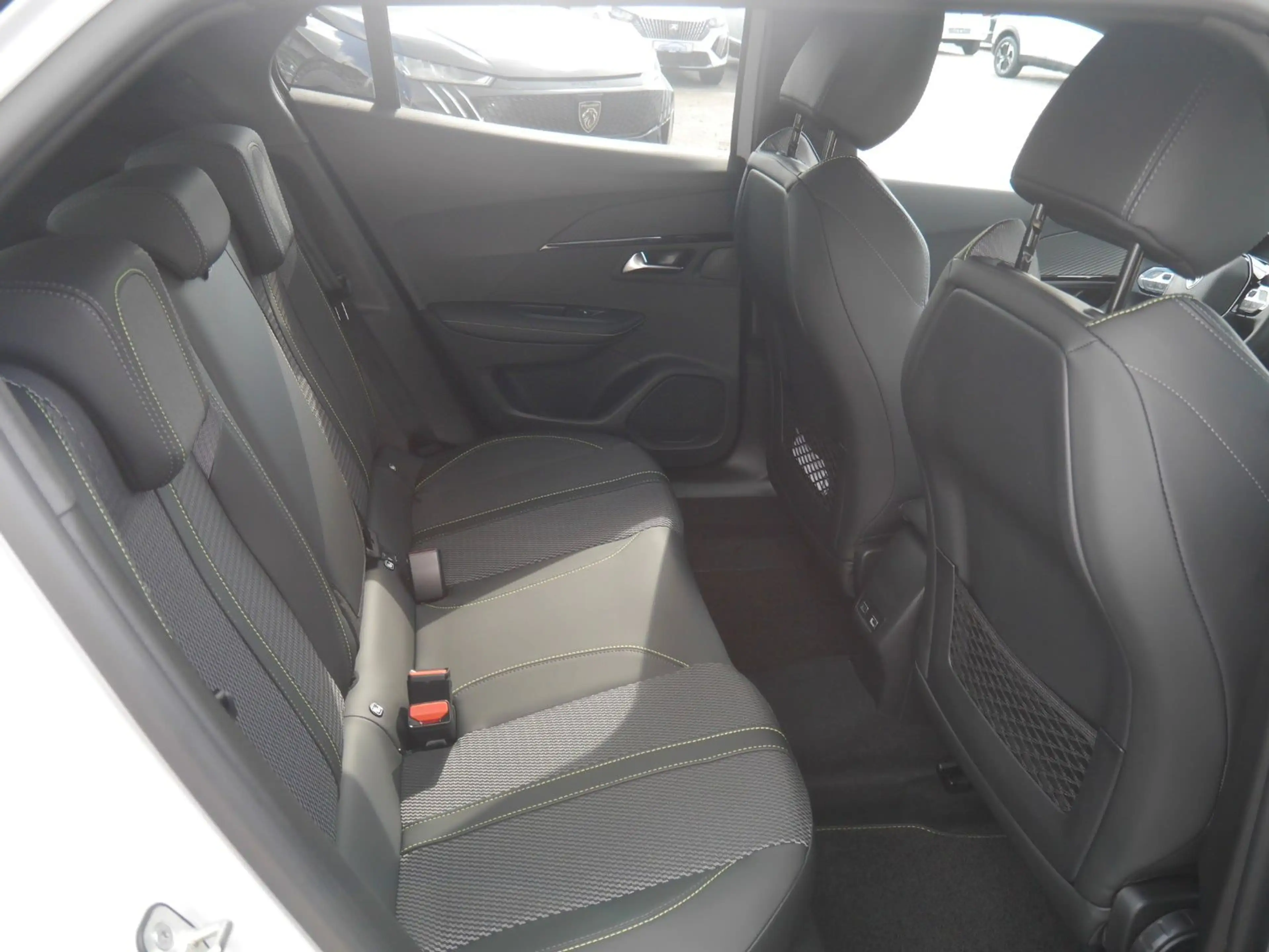 Peugeot 2008 Hybrid 145 GT APP-Navi/LED/PDC/Kamera — photo 10