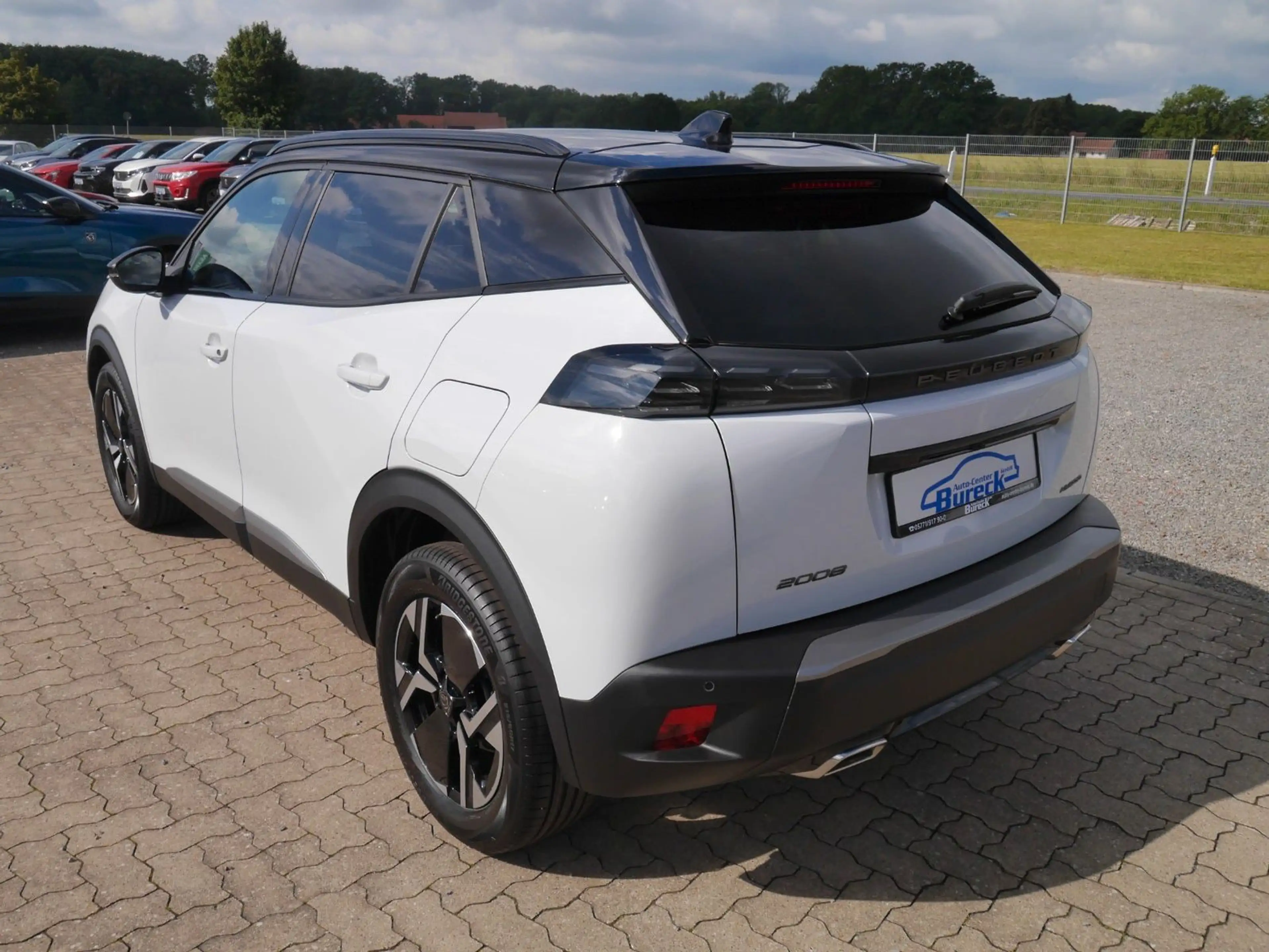 Peugeot 2008 Hybrid 145 GT APP-Navi/LED/PDC/Kamera — photo 4