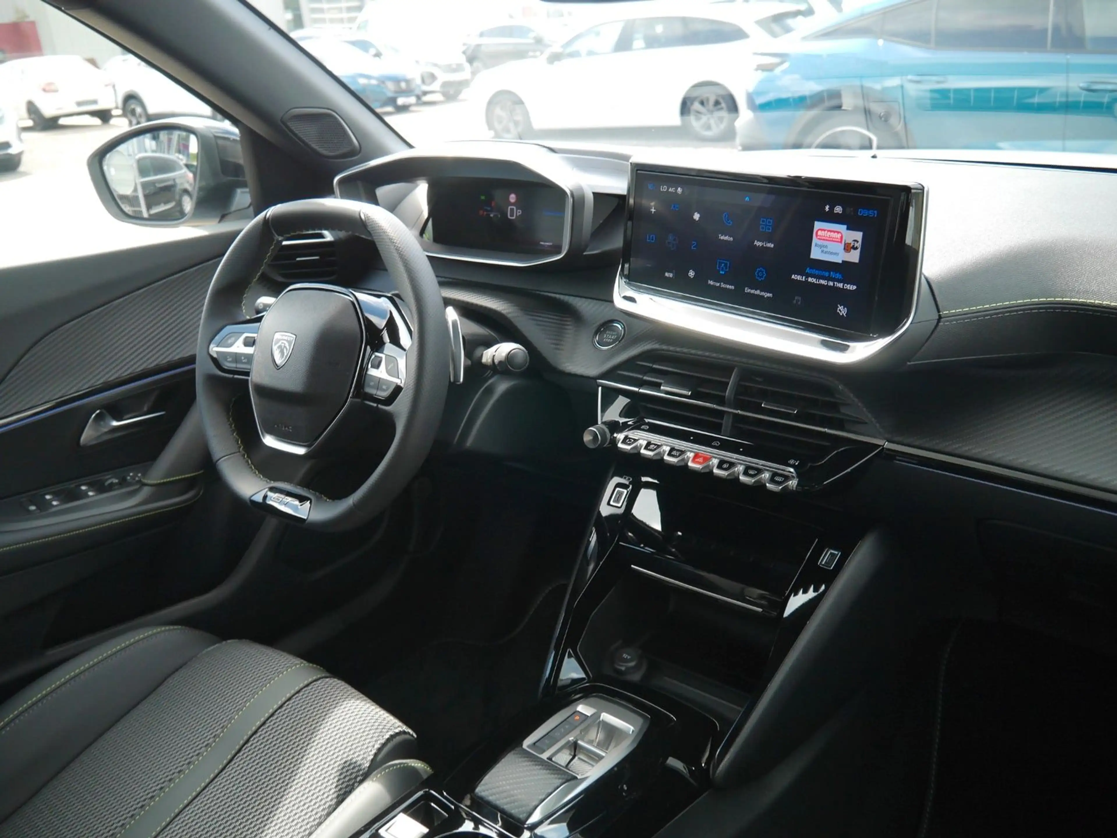 Peugeot 2008 Hybrid 145 GT APP-Navi/LED/PDC/Kamera — photo 11