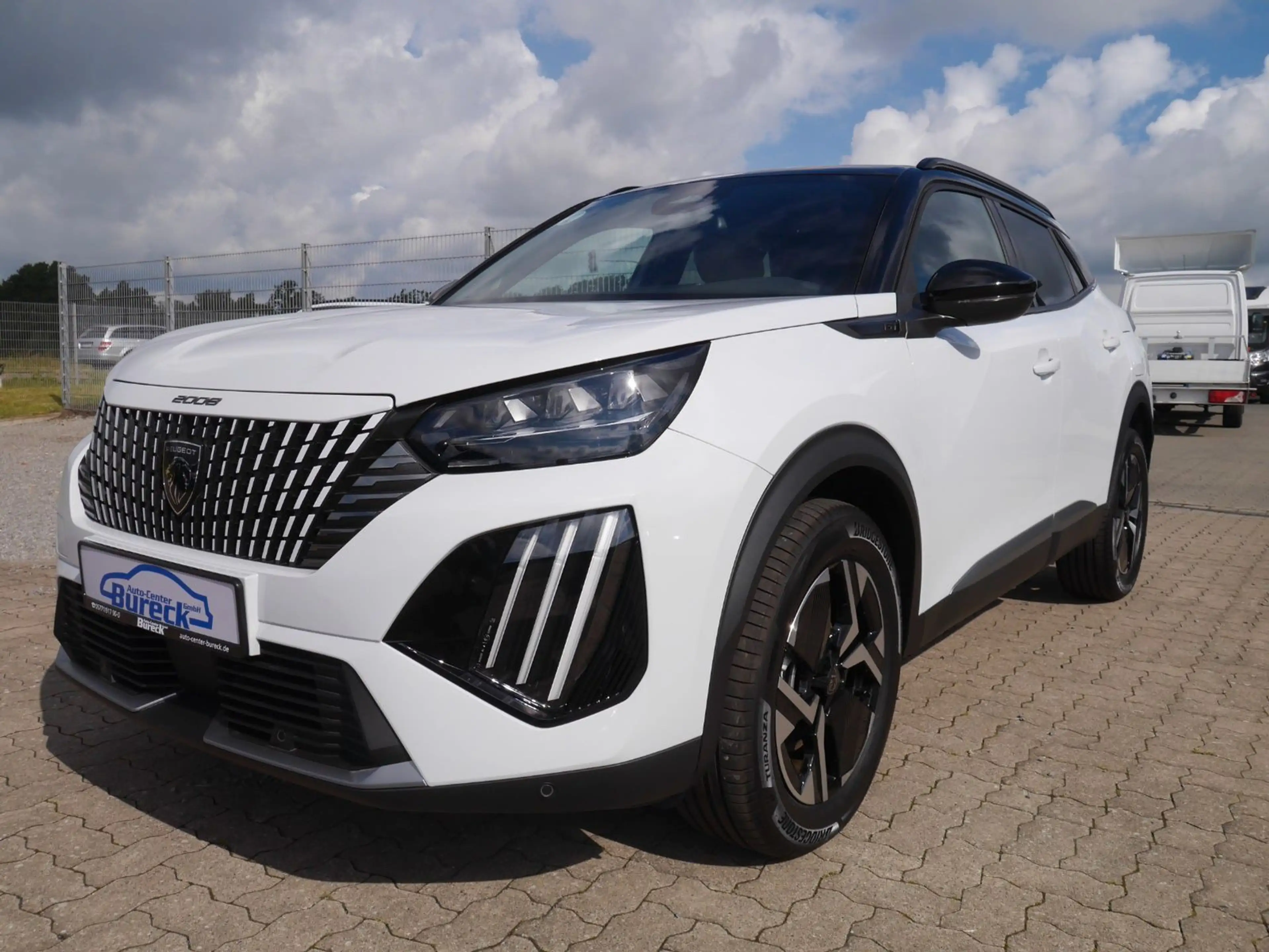Peugeot 2008 Hybrid 145 GT APP-Navi/LED/PDC/Kamera — photo 2