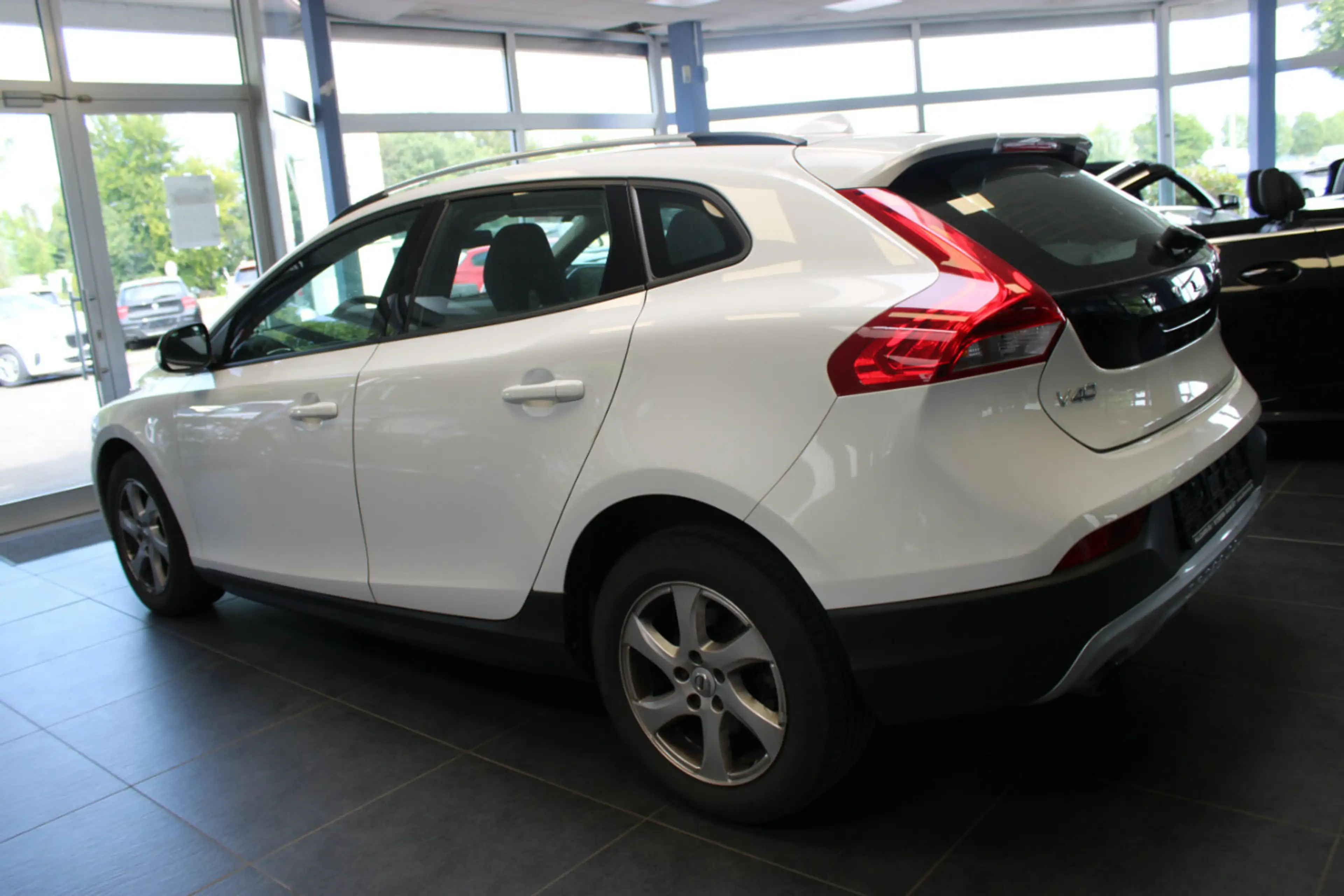 Volvo V40 Cross Country T4 AWD Geartronic — photo 4