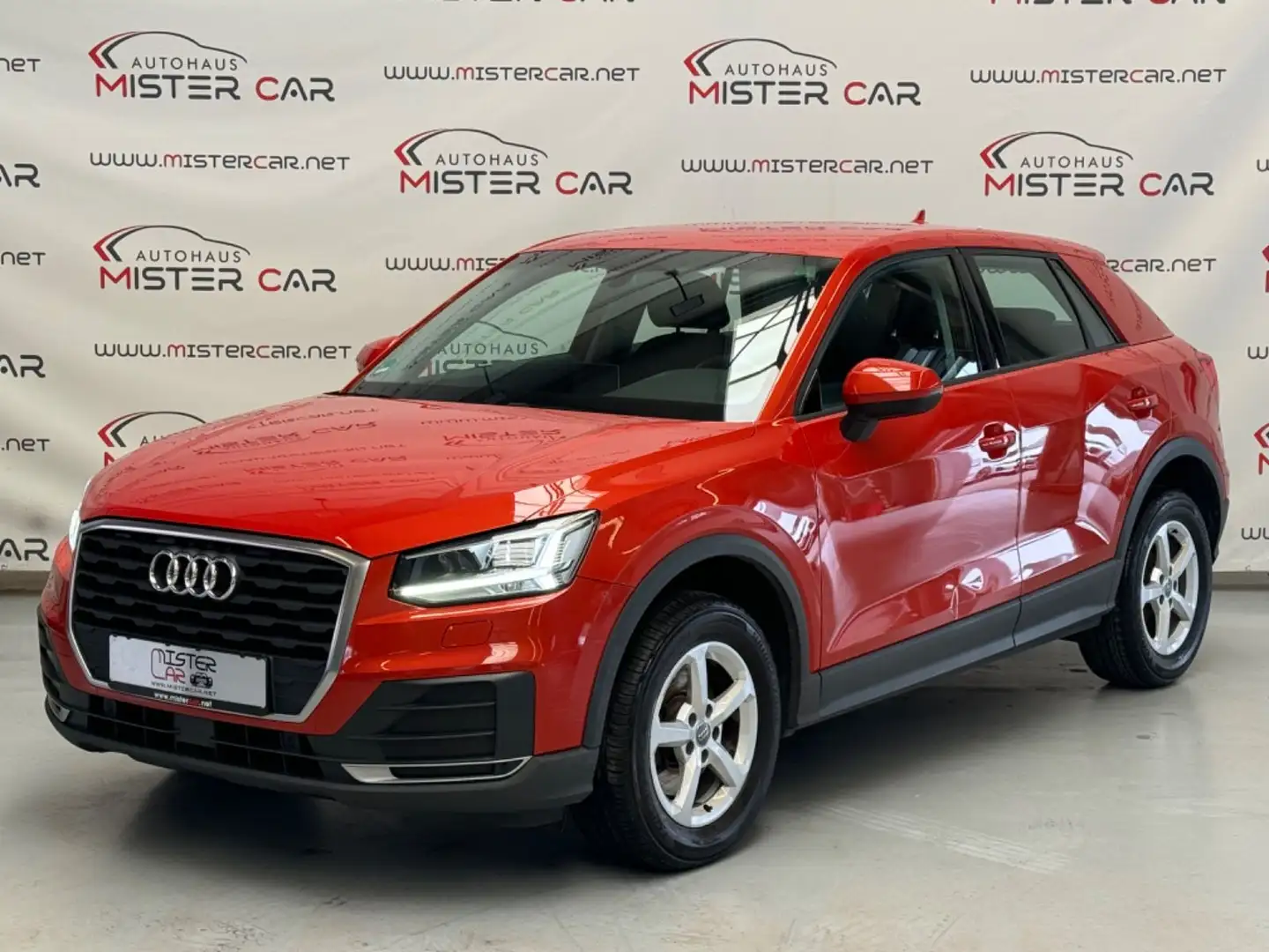 Audi Q2 1.4TFSI Aut Navi/LED/AHK/PDC/SHZ/Tempo/ALU Portocaliu - 1