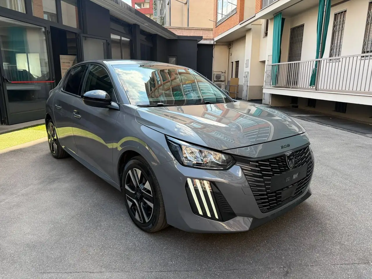 Peugeot 208 1.2 Hybrid Allure 110cv e-dcs 6m, миниатюра 3
