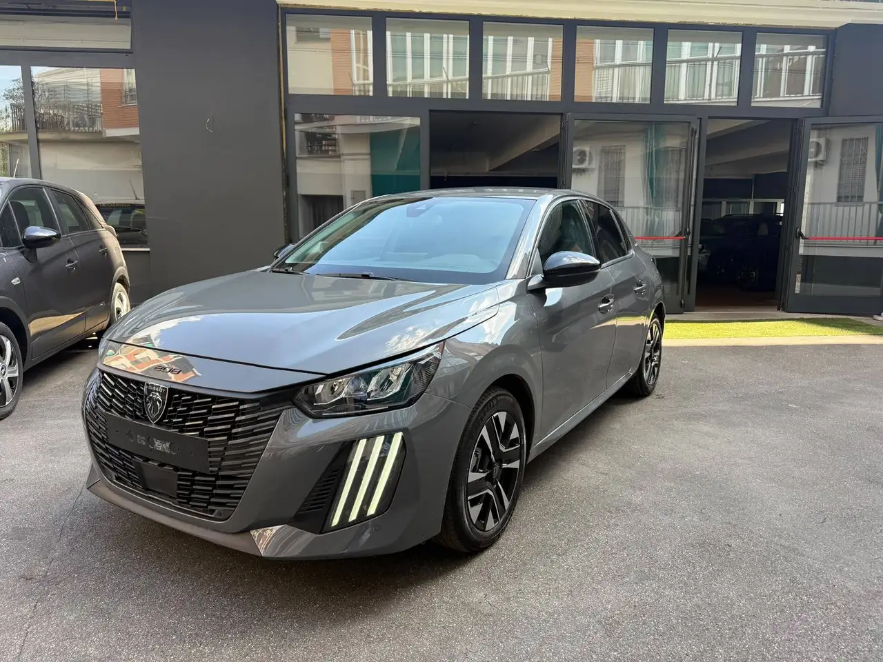 Peugeot 208 1.2 Hybrid Allure 110cv e-dcs 6m