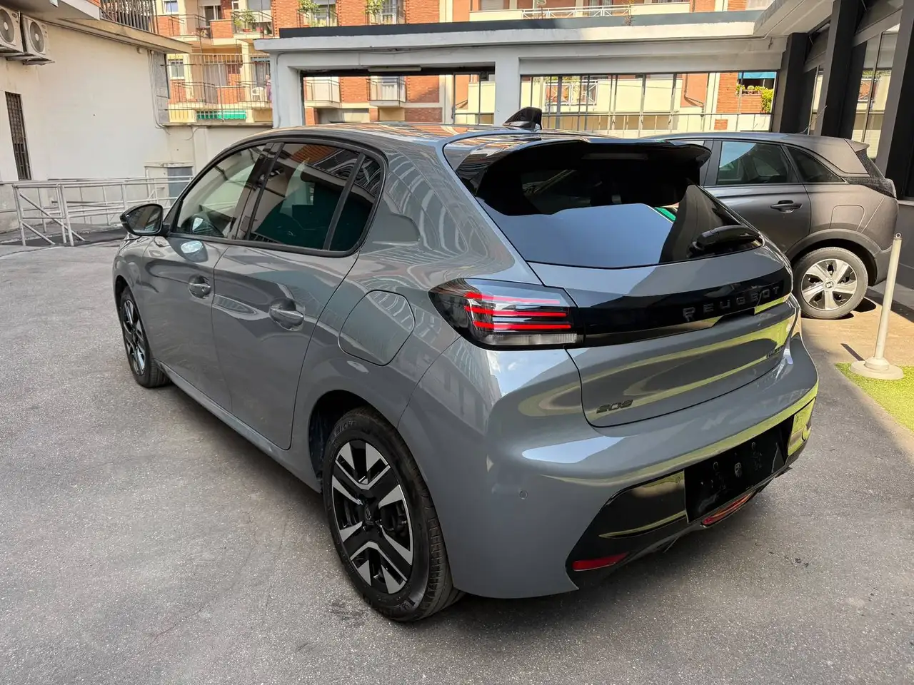 Peugeot 208 1.2 Hybrid Allure 110cv e-dcs 6m, миниатюра 4