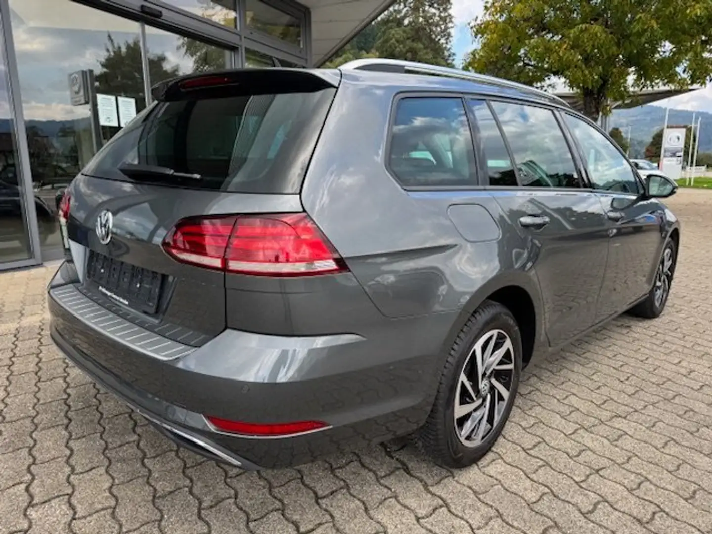Volkswagen Golf Variant VII 1.0 TSI OPF Join BlueMotion Technology Grau - 2