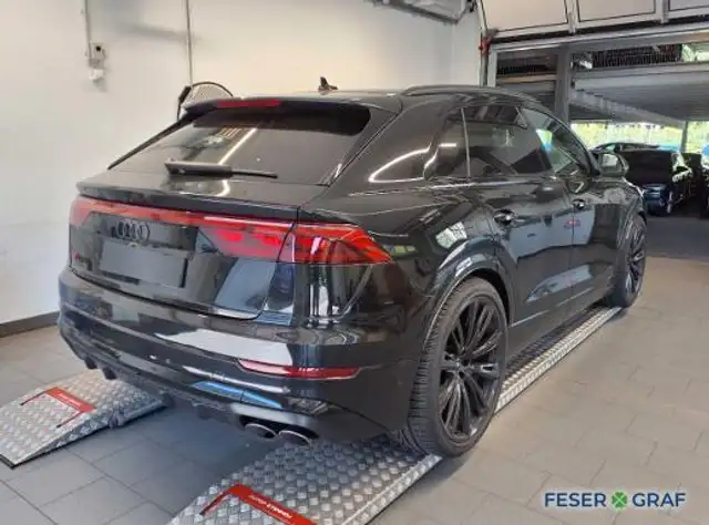 Audi SQ8 view 4