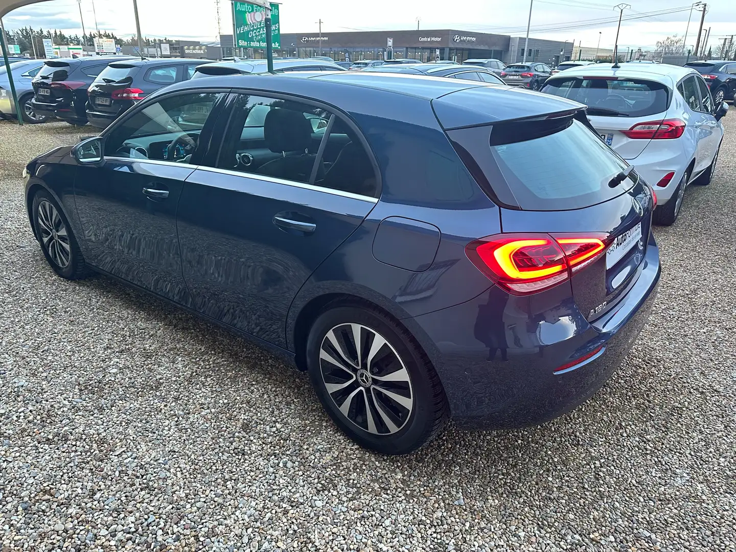 Mercedes-Benz 180 Classe A 180 1.3 136ch Style Line + options 7G-DCT Azul - 2